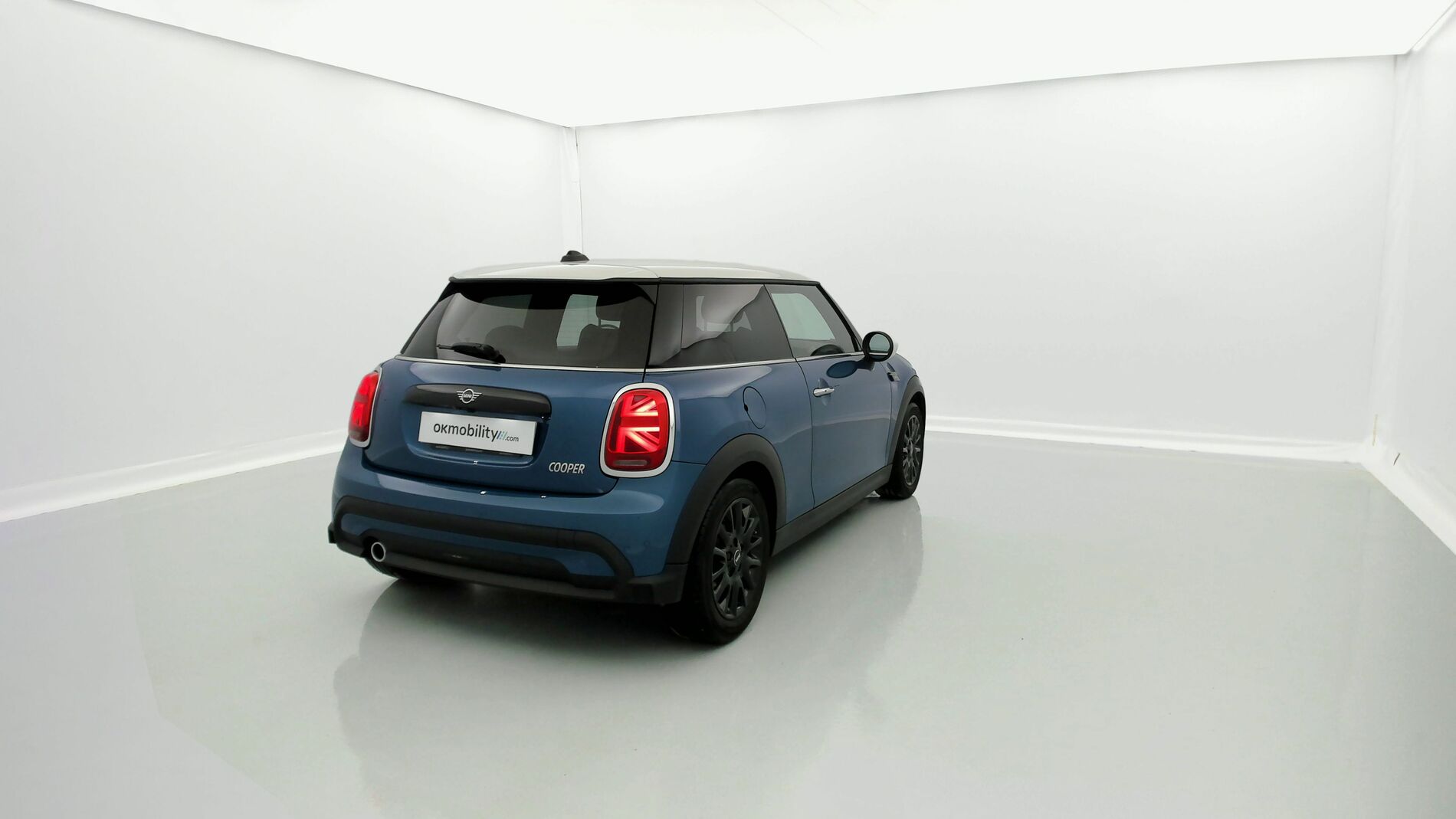 mini mini 3 puertas cooper 1.5 136CV STEPTRONIC 2023 island blue / blanco 7