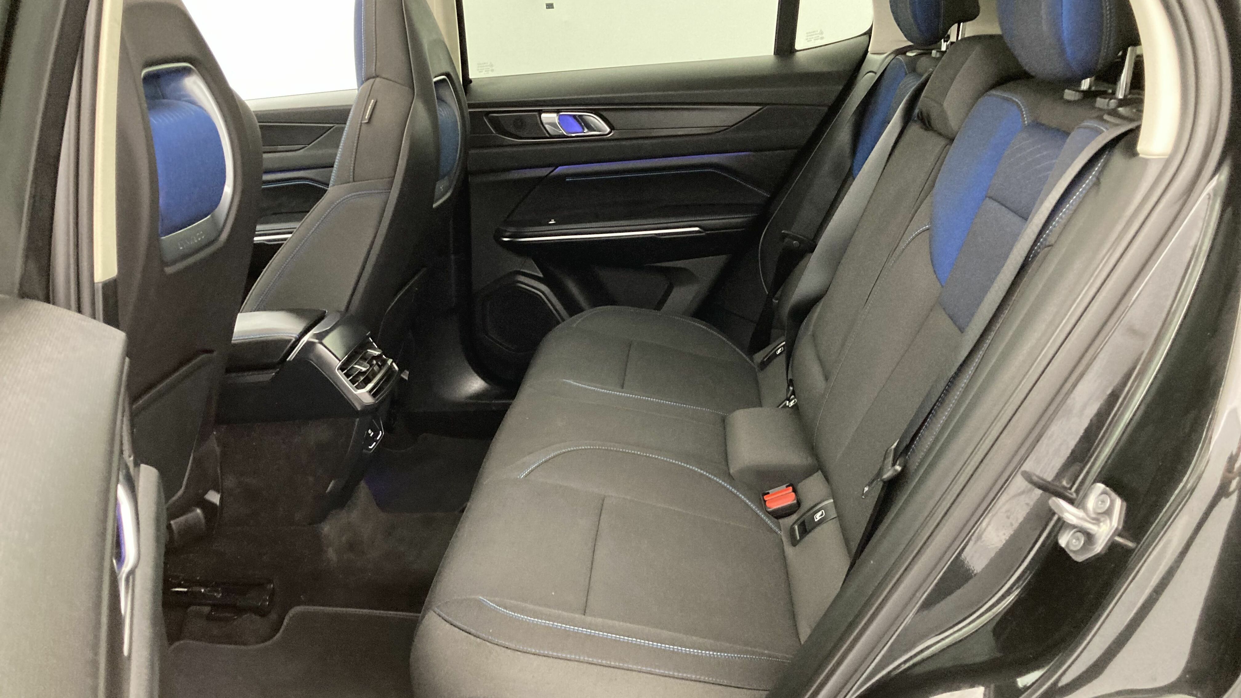 lynk&co 1 nv 1.5 PHEV 261 2022 black 21