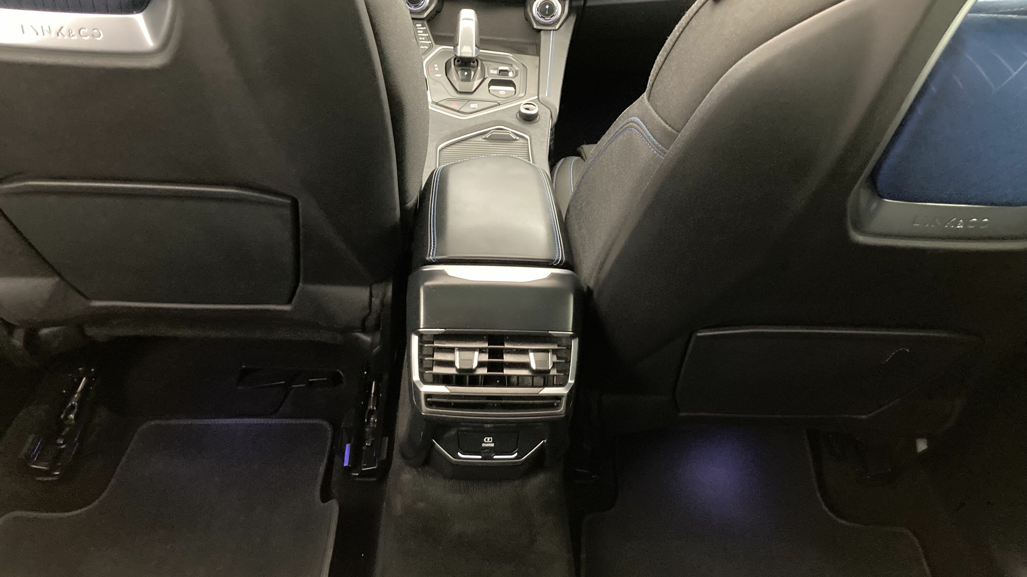 lynk&co 1 nv 1.5 PHEV 261 2022 black 22