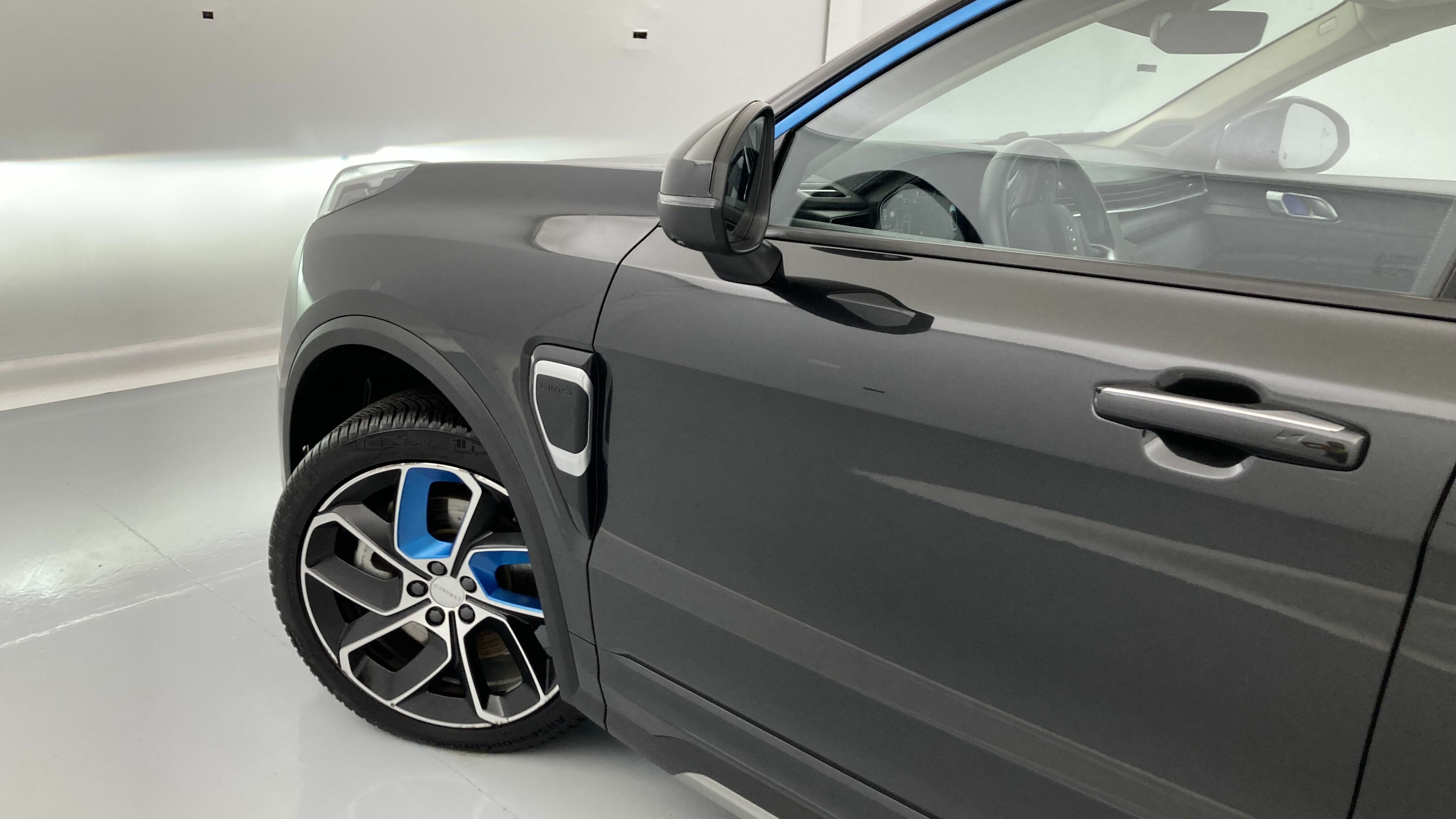 lynk&co 1 nv 1.5 PHEV 261 2022 black 28