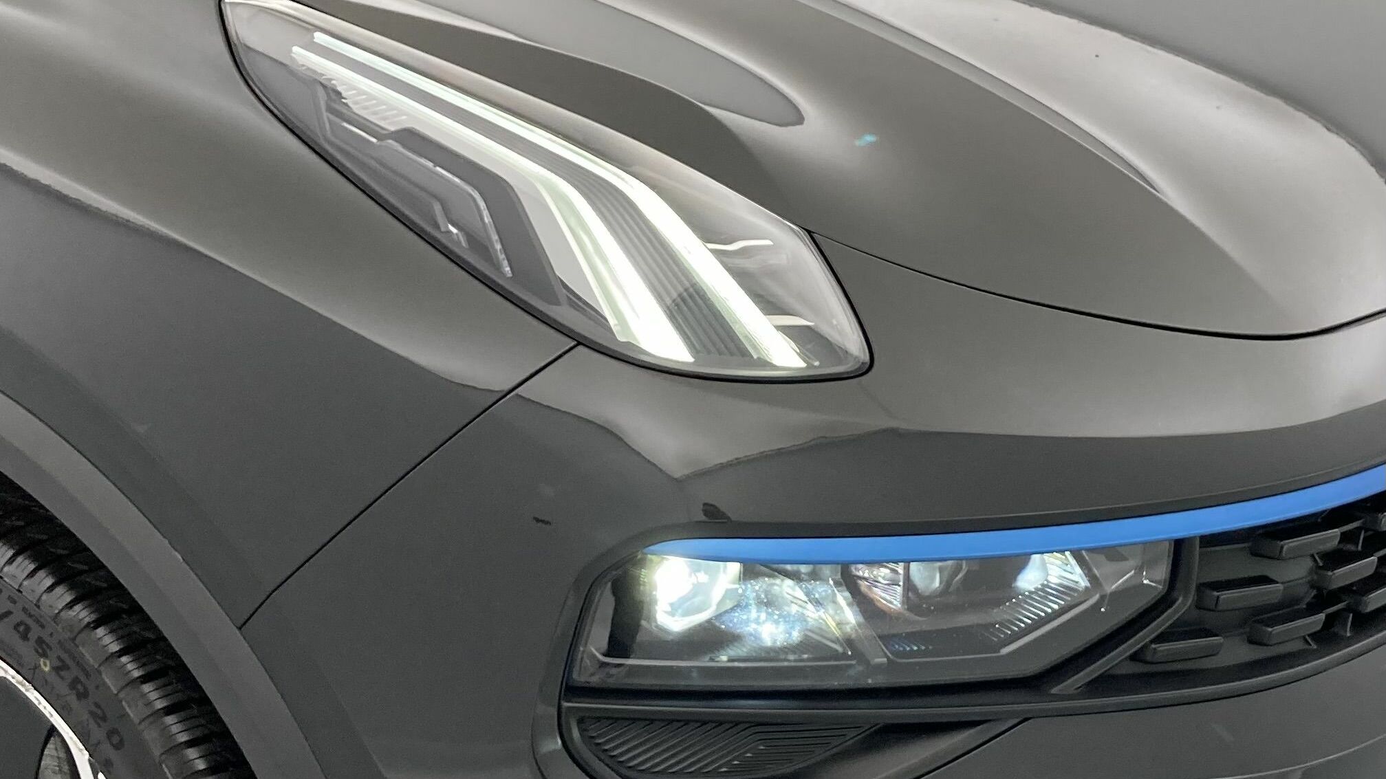 lynk&co 1 nv 1.5 PHEV 261 2022 black 29