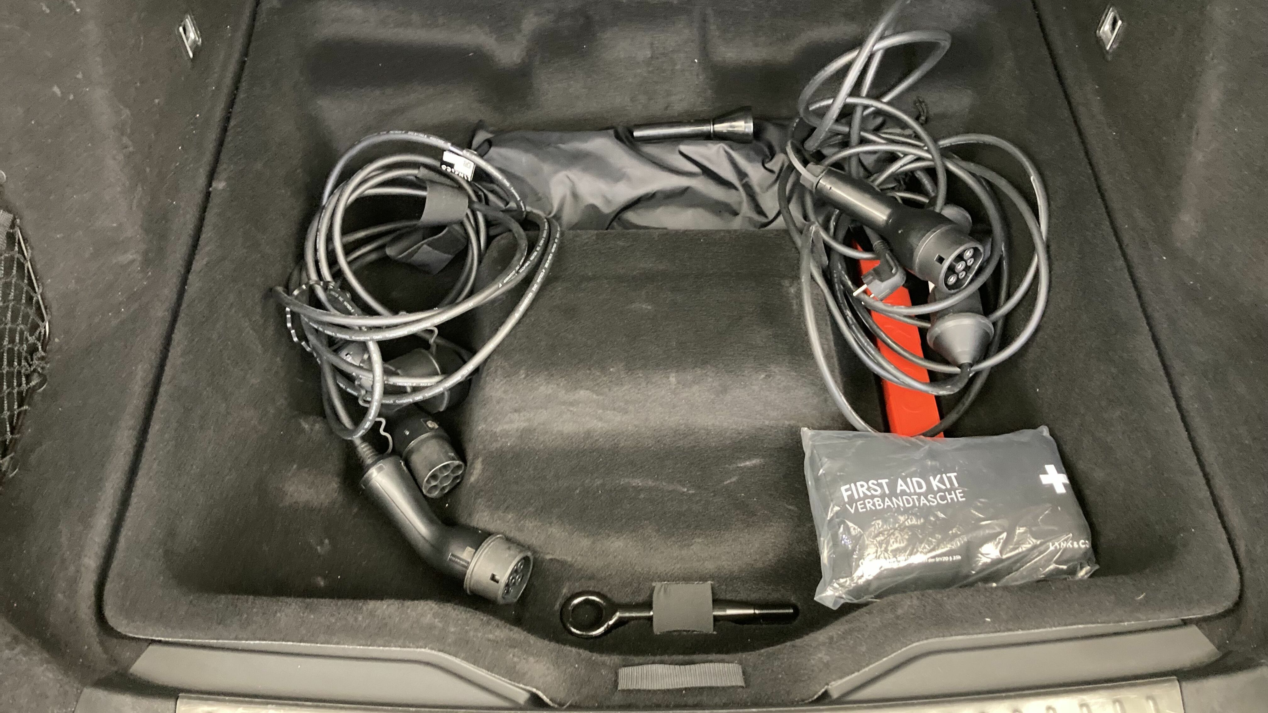 lynk&co 1 nv 1.5 PHEV 261 2022 black 23