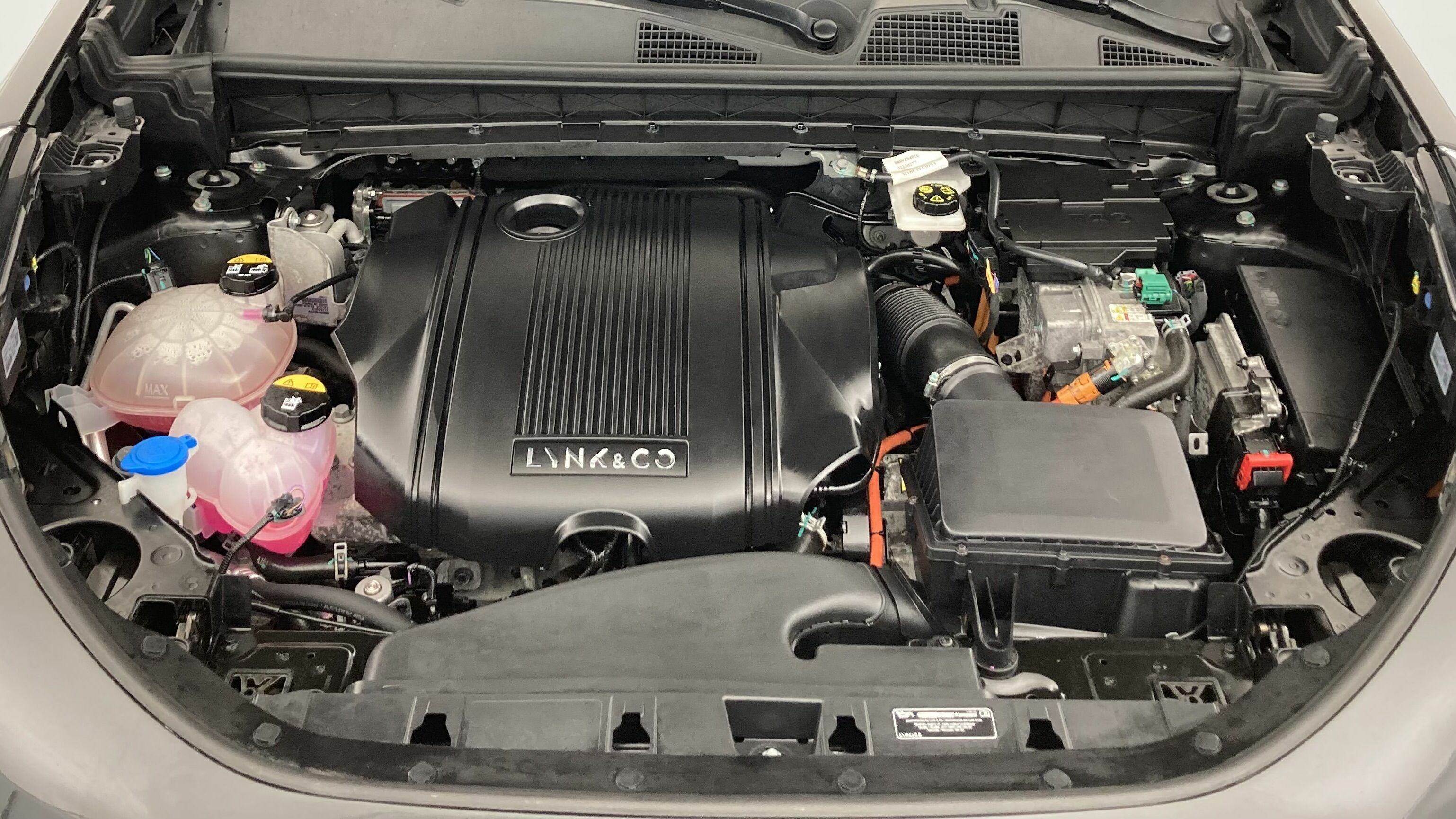 lynk&co 1 nv 1.5 PHEV 261 2022 black 25