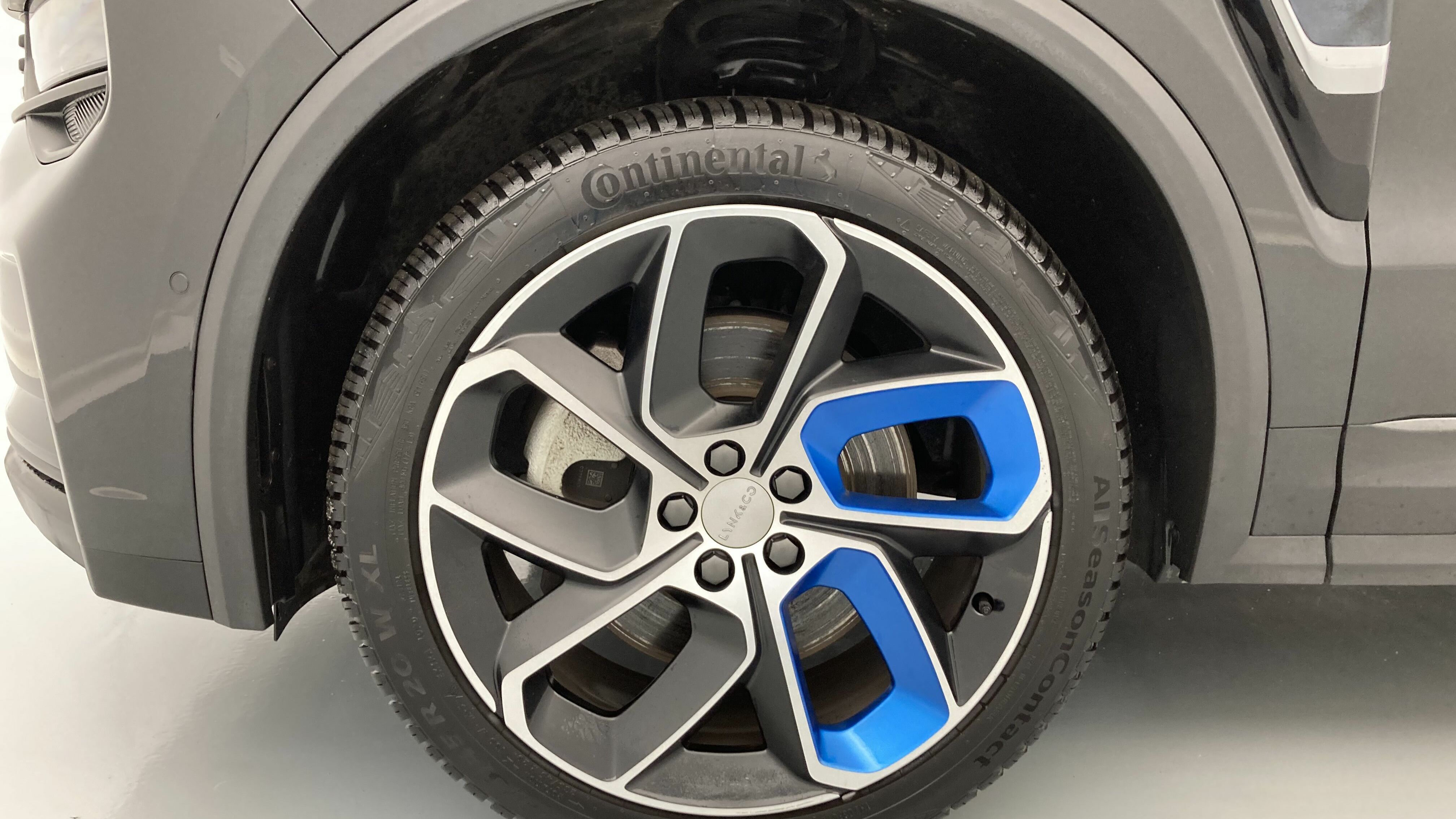 lynk&co 1 nv 1.5 PHEV 261 2022 black 27