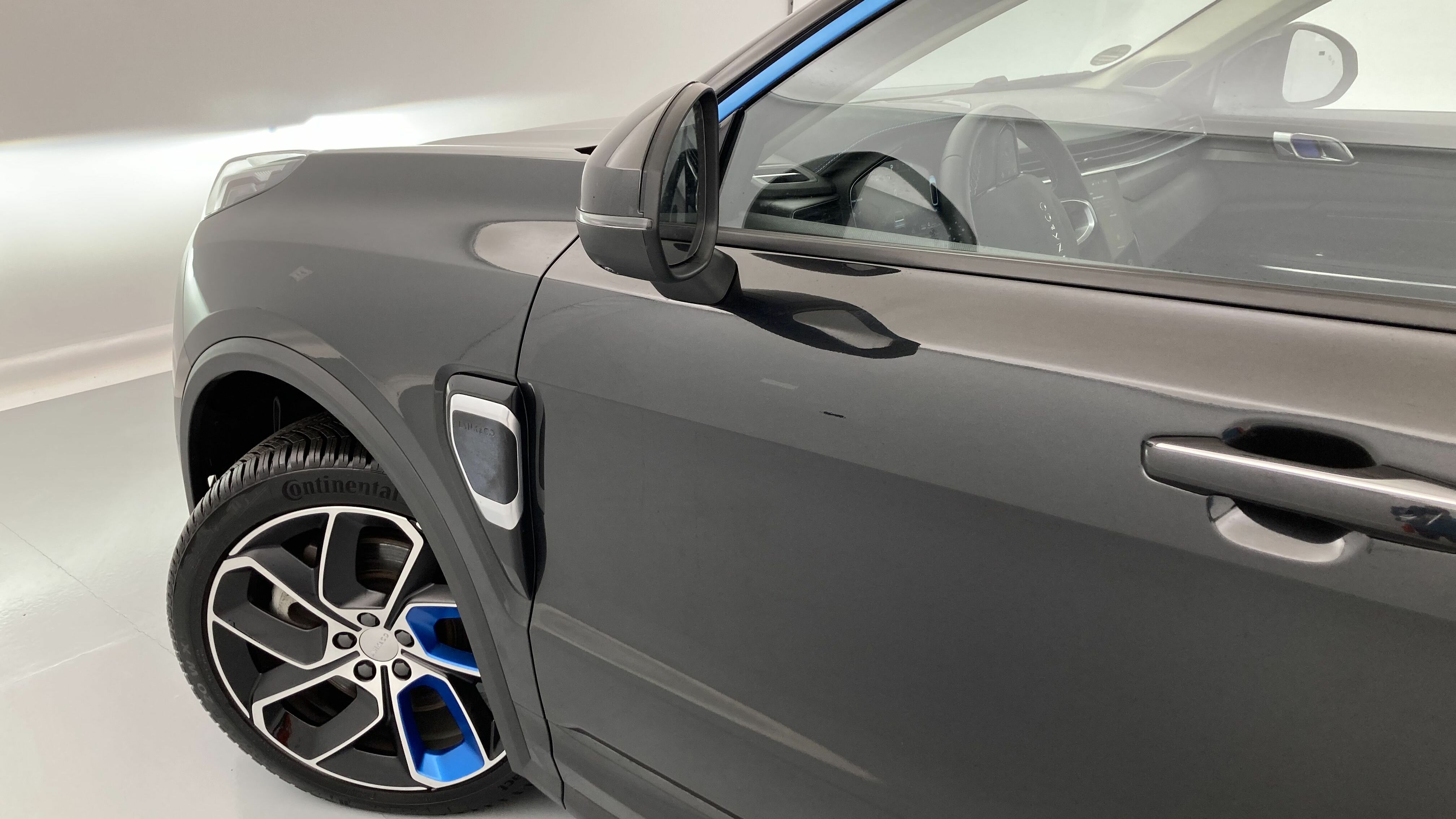 lynk&co 1 nv 1.5 PHEV 261 2022 black 28