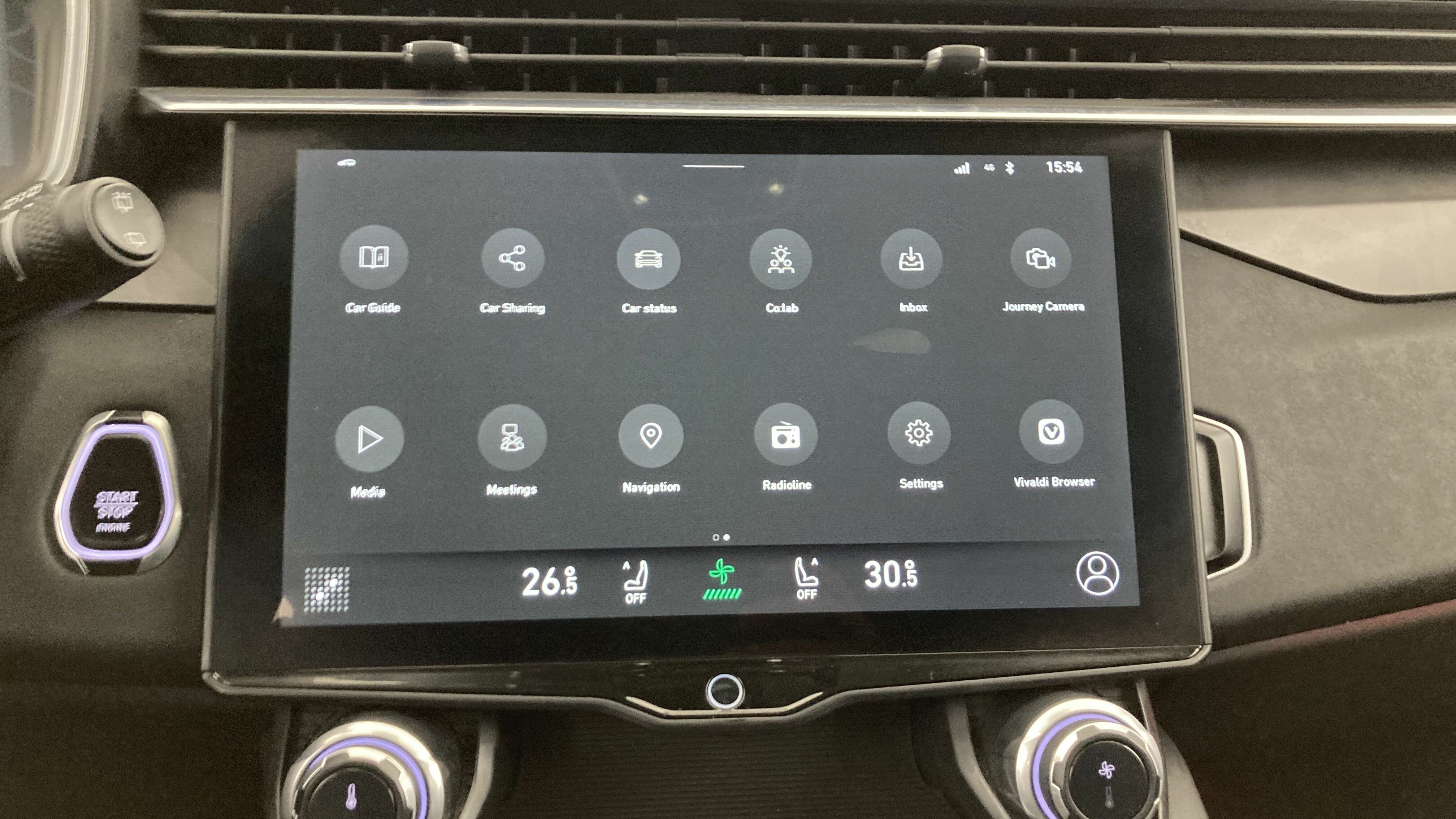 lynk&co 1 nv 1.5 PHEV 261 2022 black 31