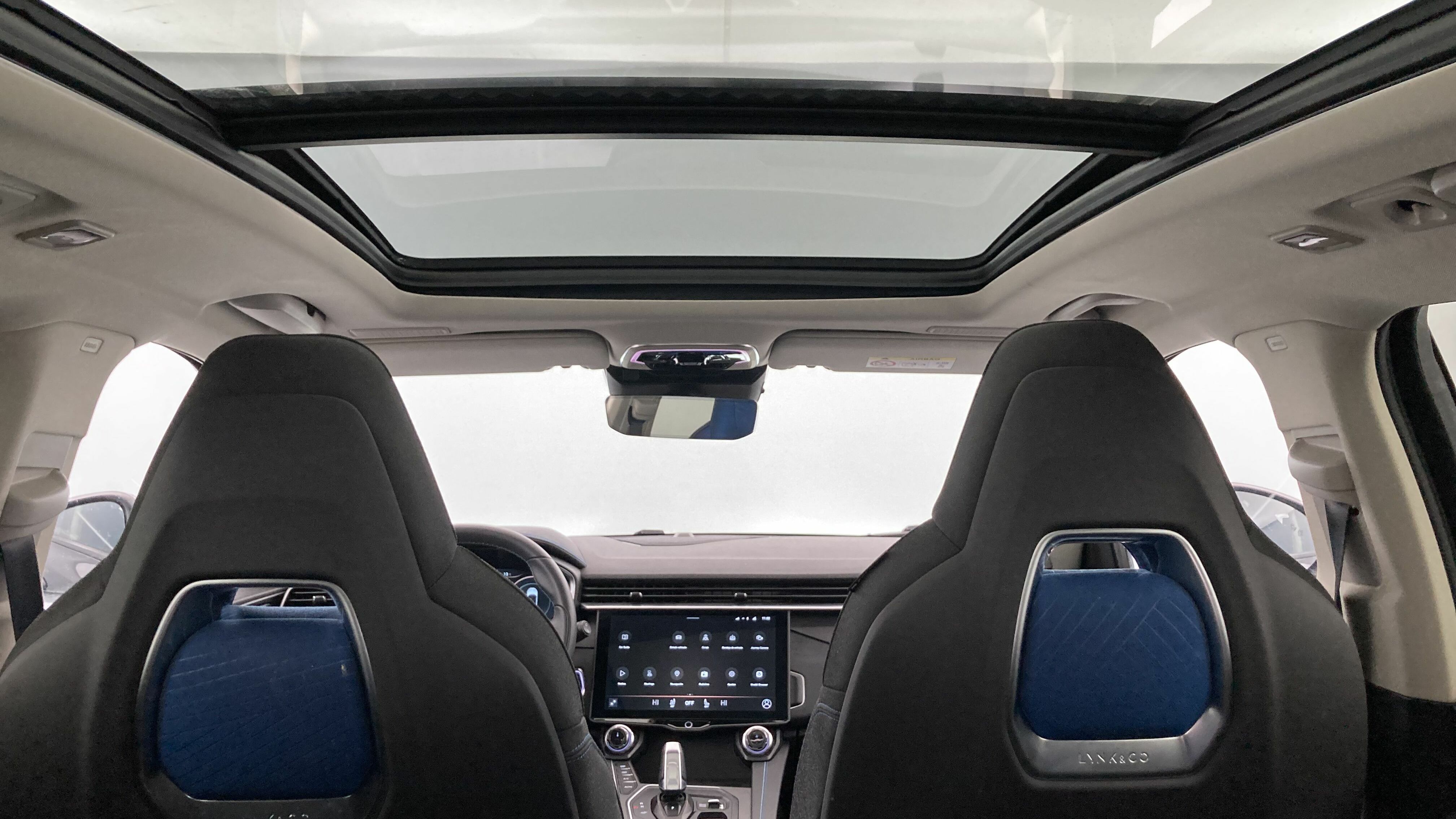 lynk&co 1 nv 1.5 PHEV 261 2022 black 32