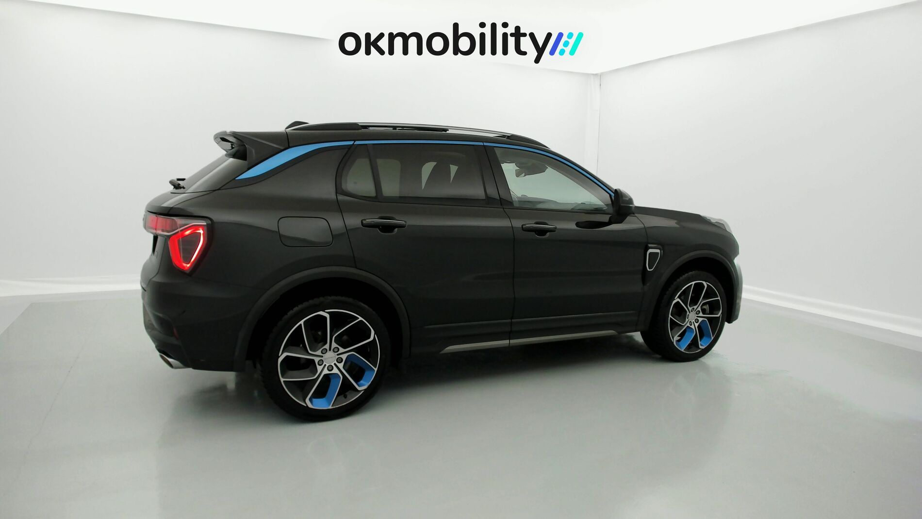 lynk&co 1 nv 1.5 PHEV 261 2022 black 12