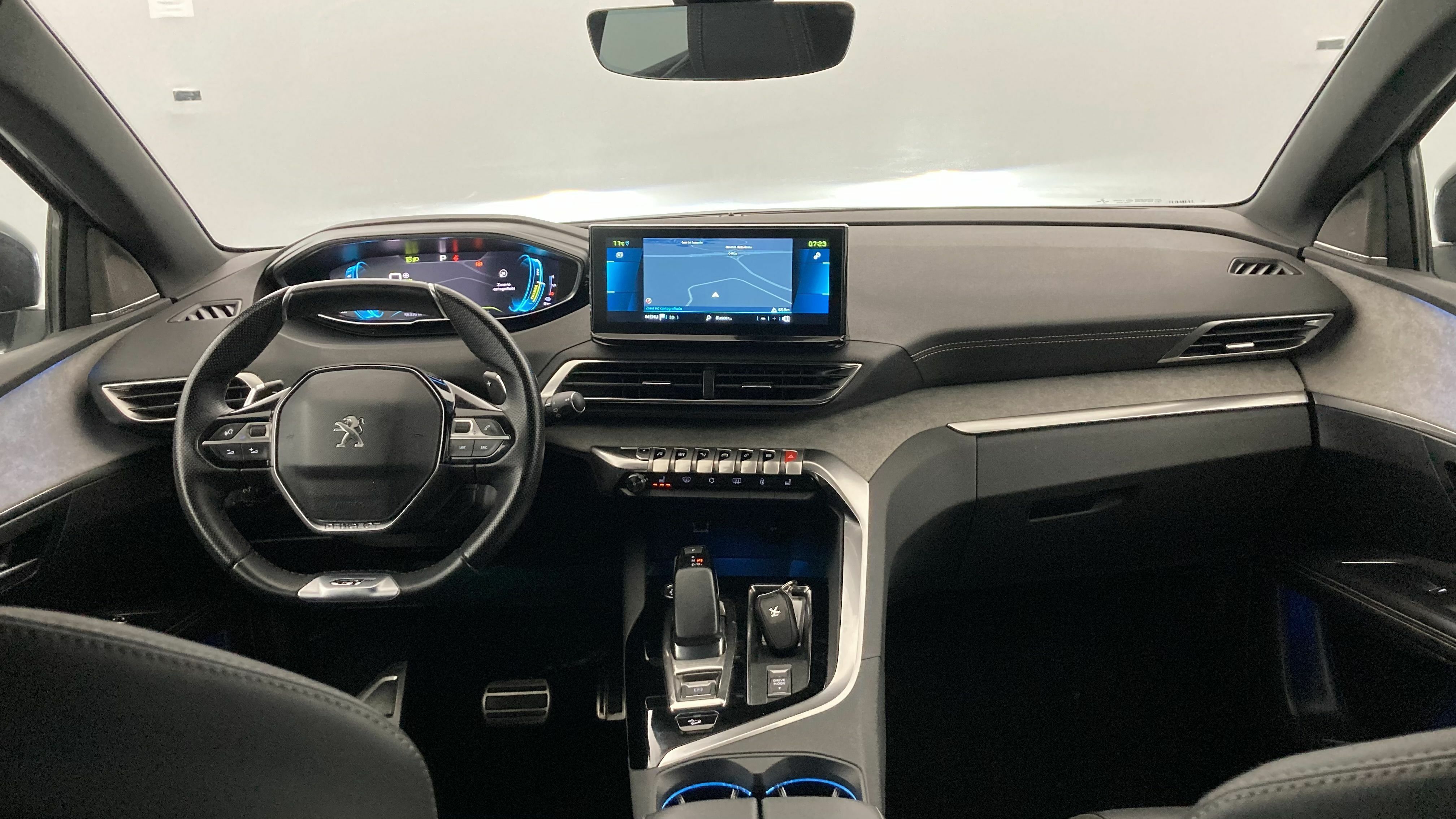 peugeot 3008 gt pack 1.6 HYBRID 300 EAT PHEV 2022 gris artense / negro 15