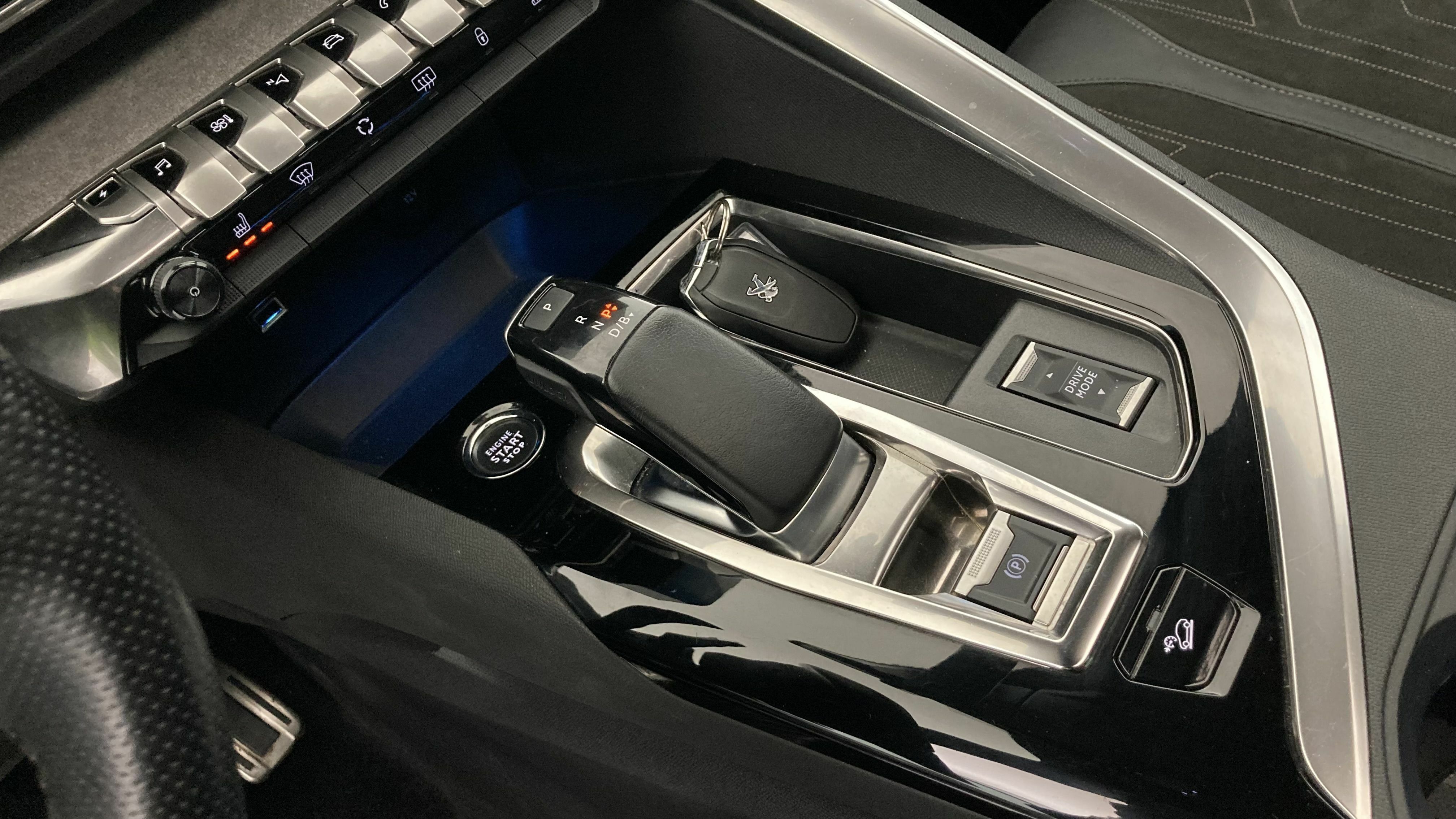 peugeot 3008 gt pack 1.6 HYBRID 300 EAT PHEV 2022 gris artense / negro 18