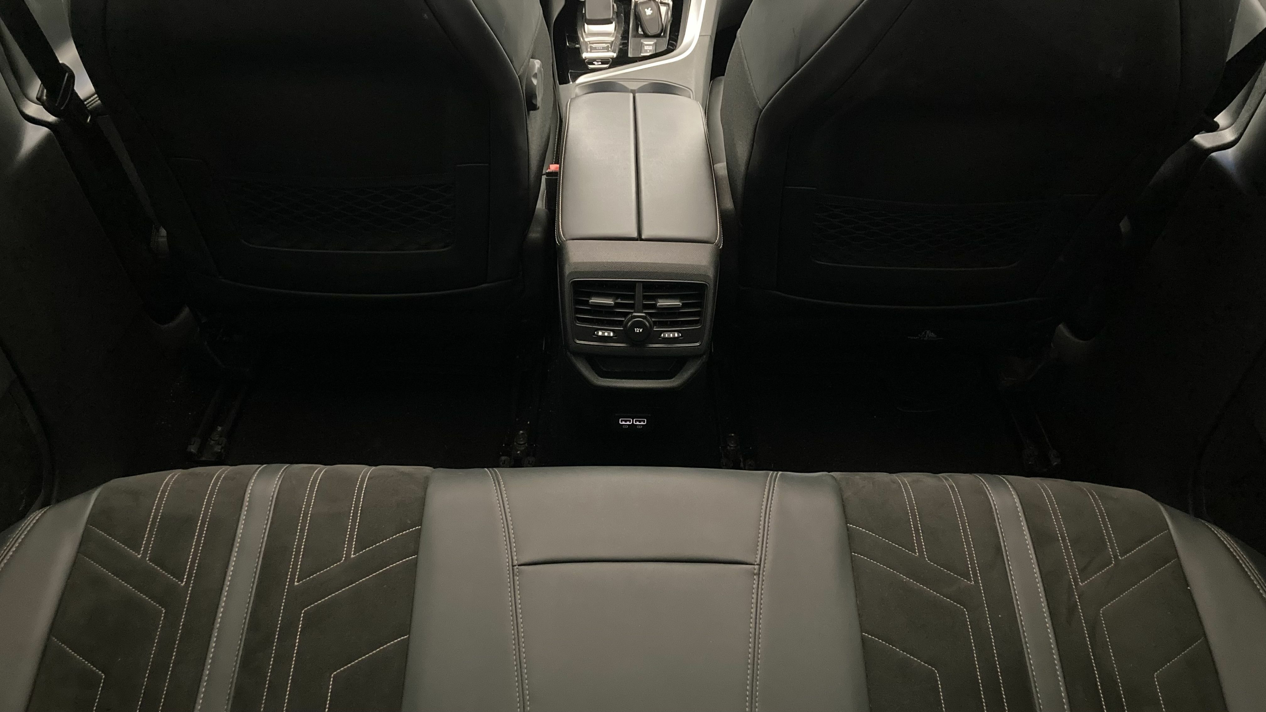 peugeot 3008 gt pack 1.6 HYBRID 300 EAT PHEV 2022 gris artense / negro 20