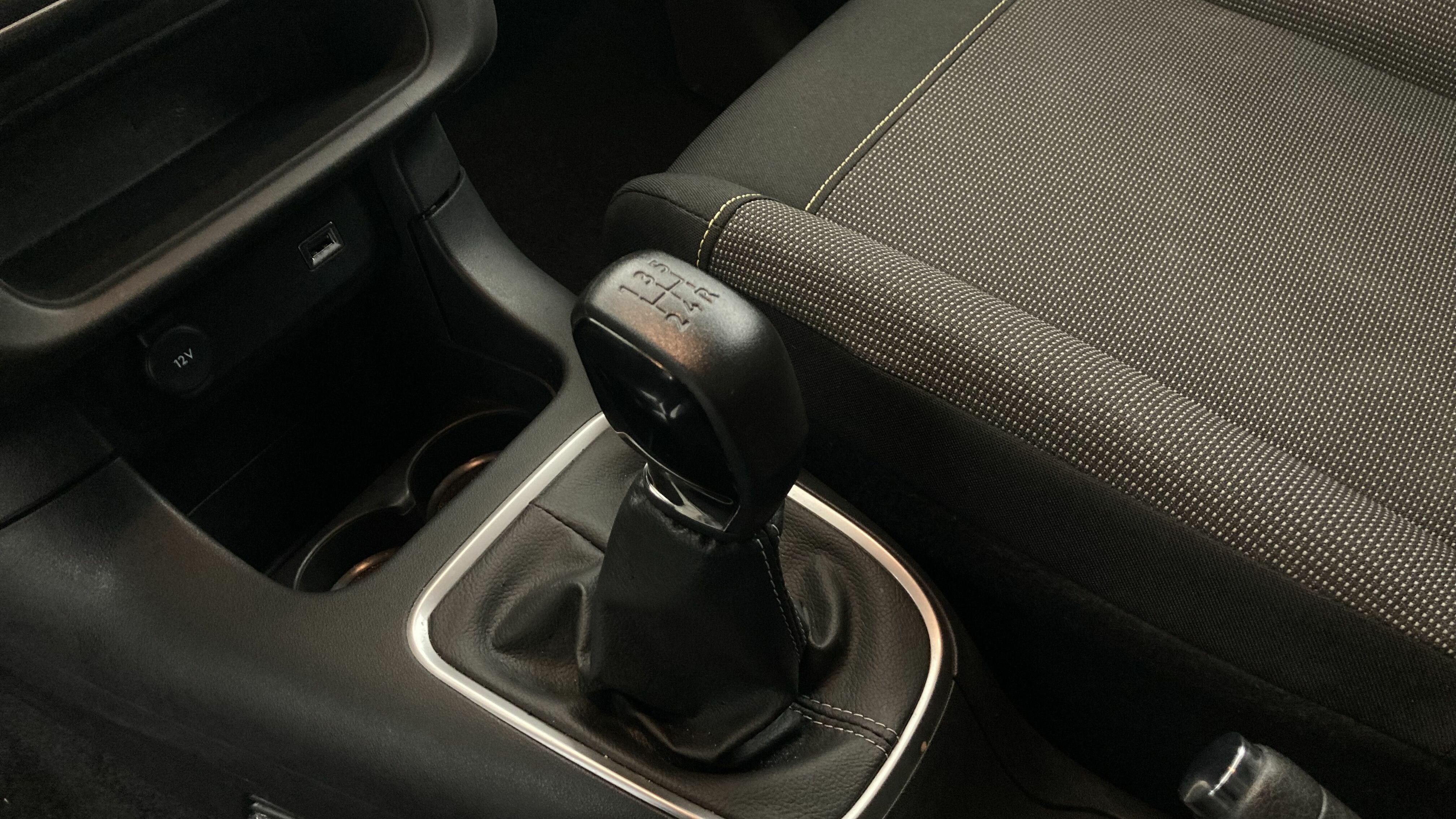 citroen c3 origin max 1.2 PURETECH 83 2024 gris platino / negro 19