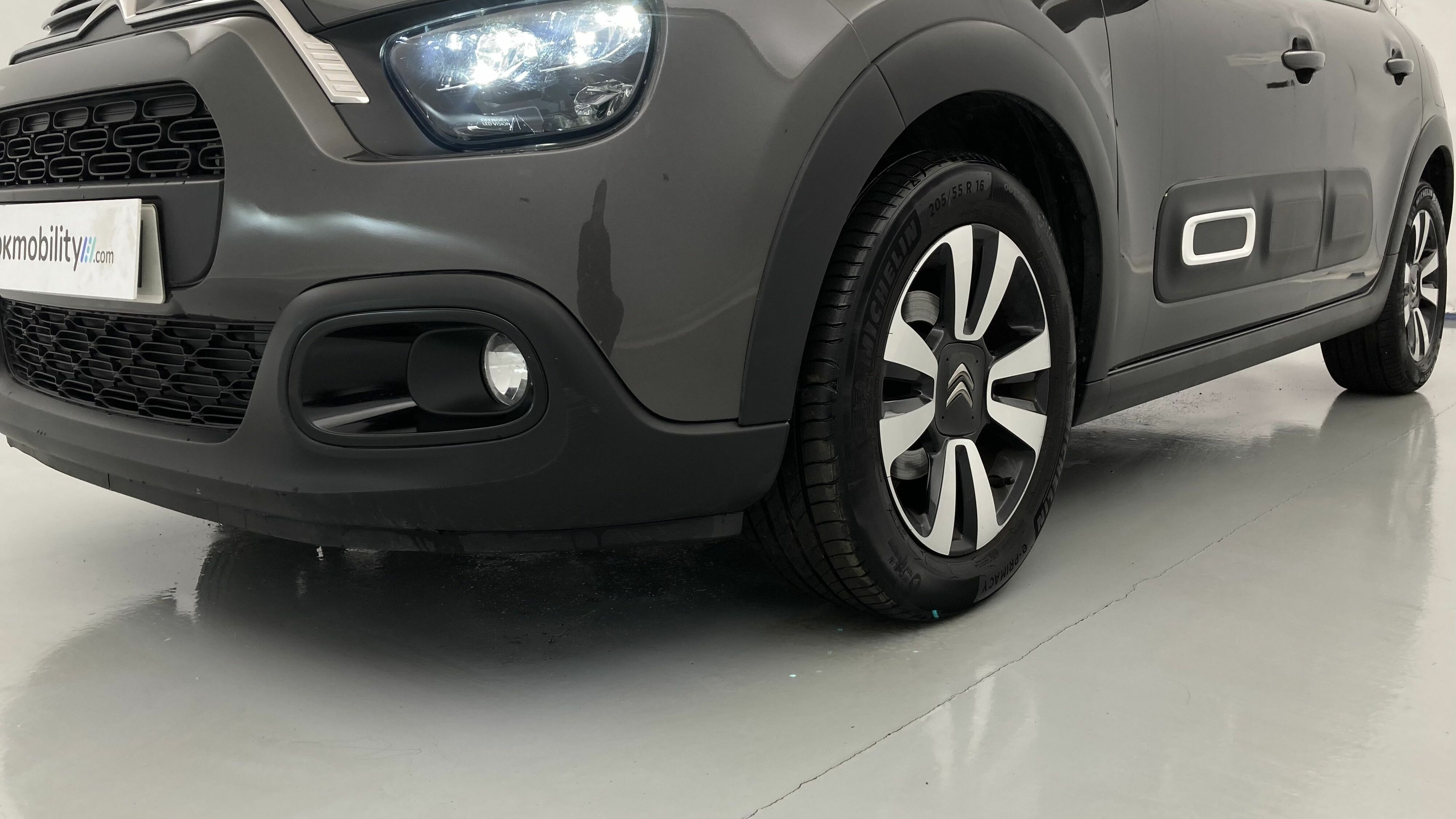 citroen c3 origin max 1.2 PURETECH 83 2024 gris platino / negro 25