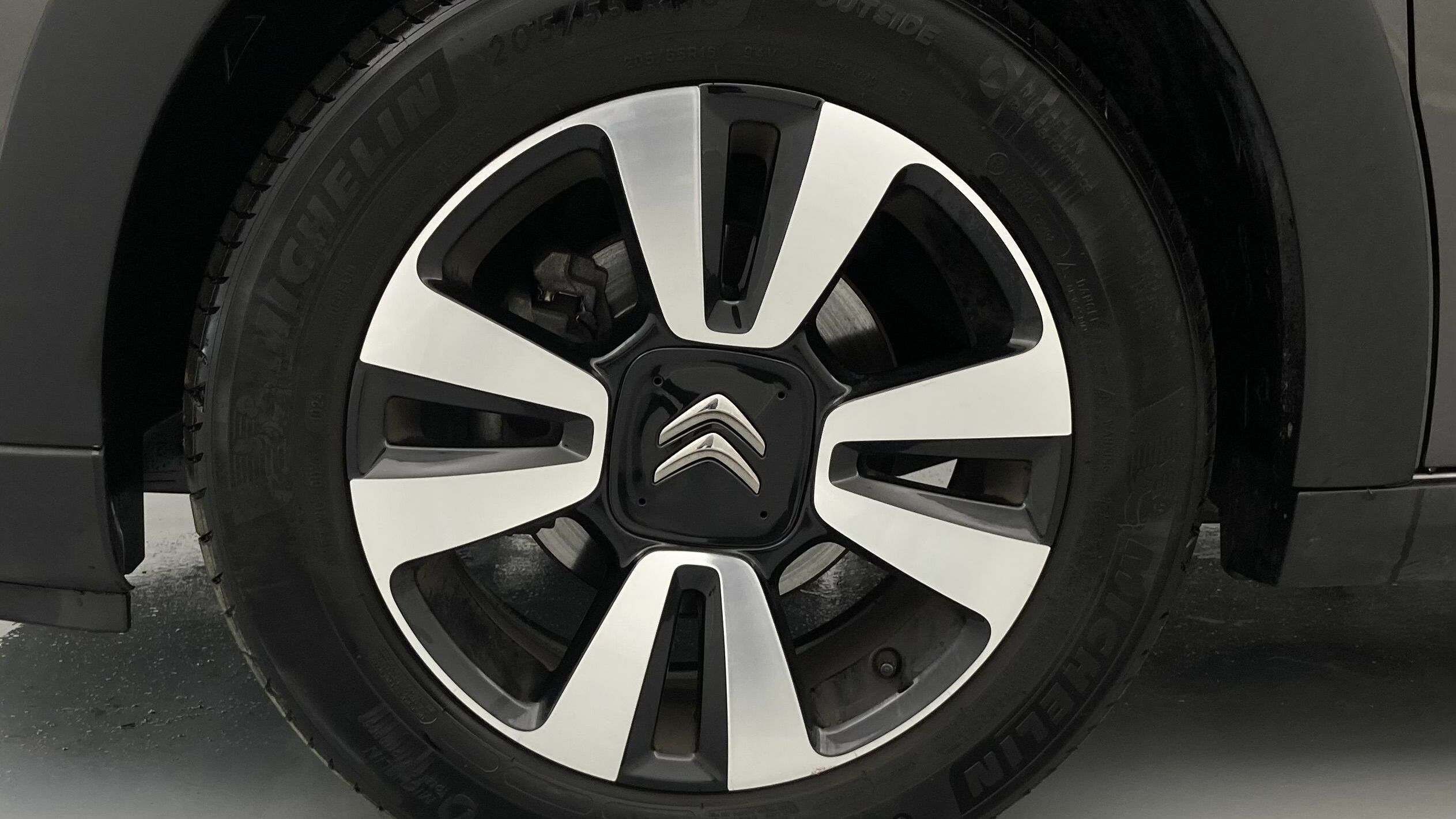 citroen c3 origin max 1.2 PURETECH 83 2024 gris platino / negro 26