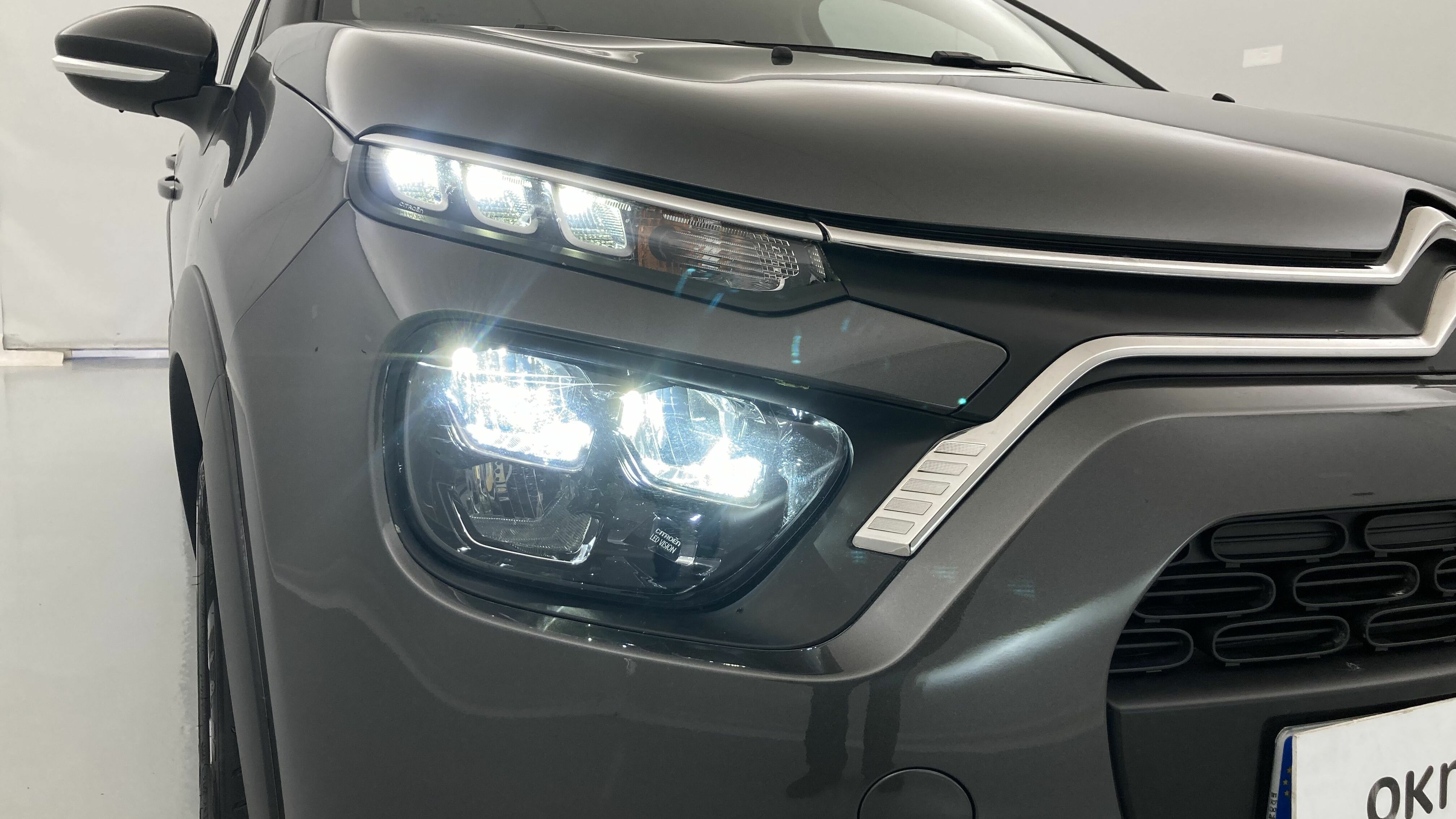 citroen c3 origin max 1.2 PURETECH 83 2024 gris platino / negro 28