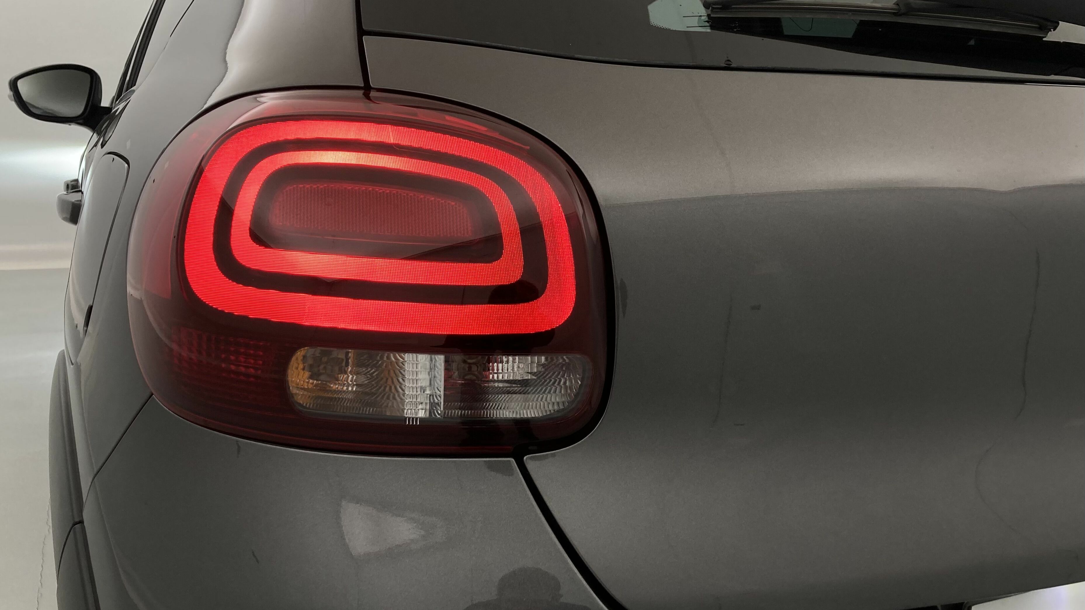 citroen c3 origin max 1.2 PURETECH 83 2024 gris platino / negro 29