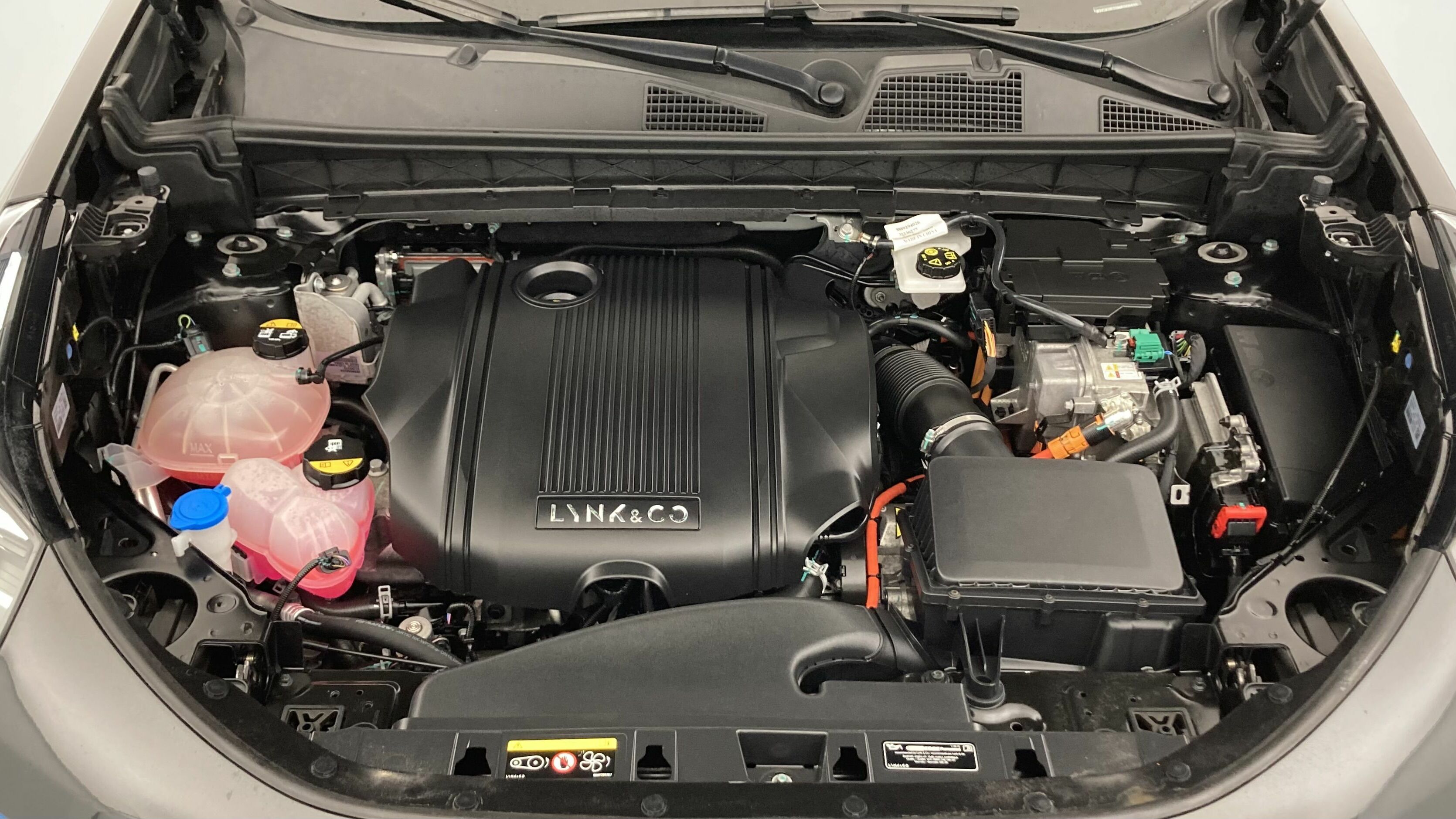 lynk&co 1 nv 1.5 PHEV 261 2022 black 22