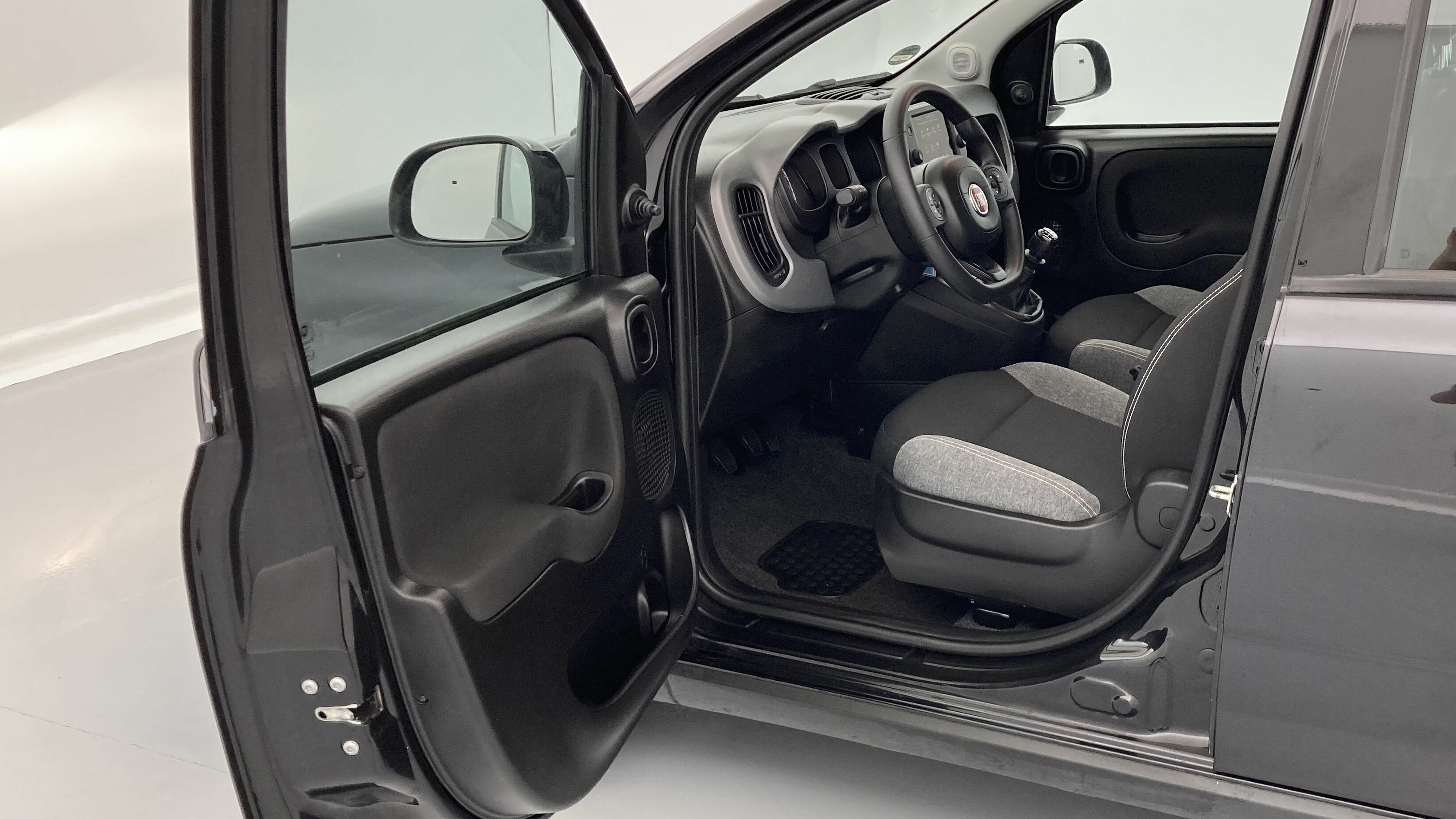 fiat panda cross city plus 1.0 HYBRID 70 MHEV 2023 cinema schwarz 13