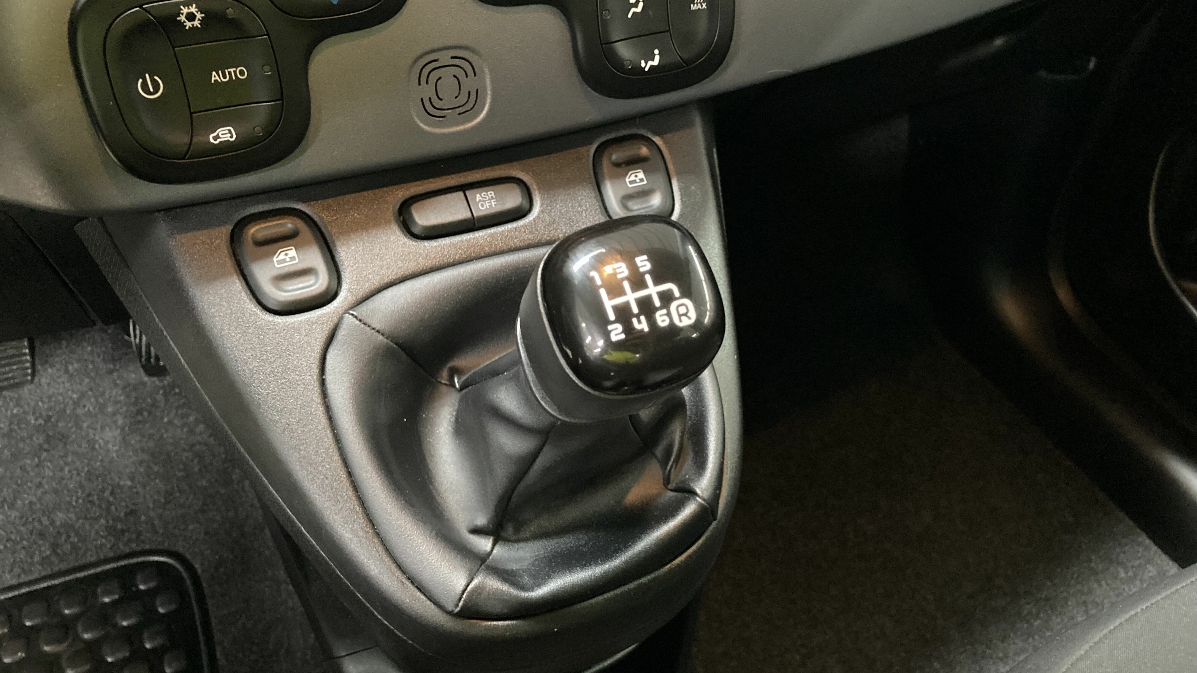 fiat panda cross city plus 1.0 HYBRID 70 MHEV 2023 cinema schwarz 20