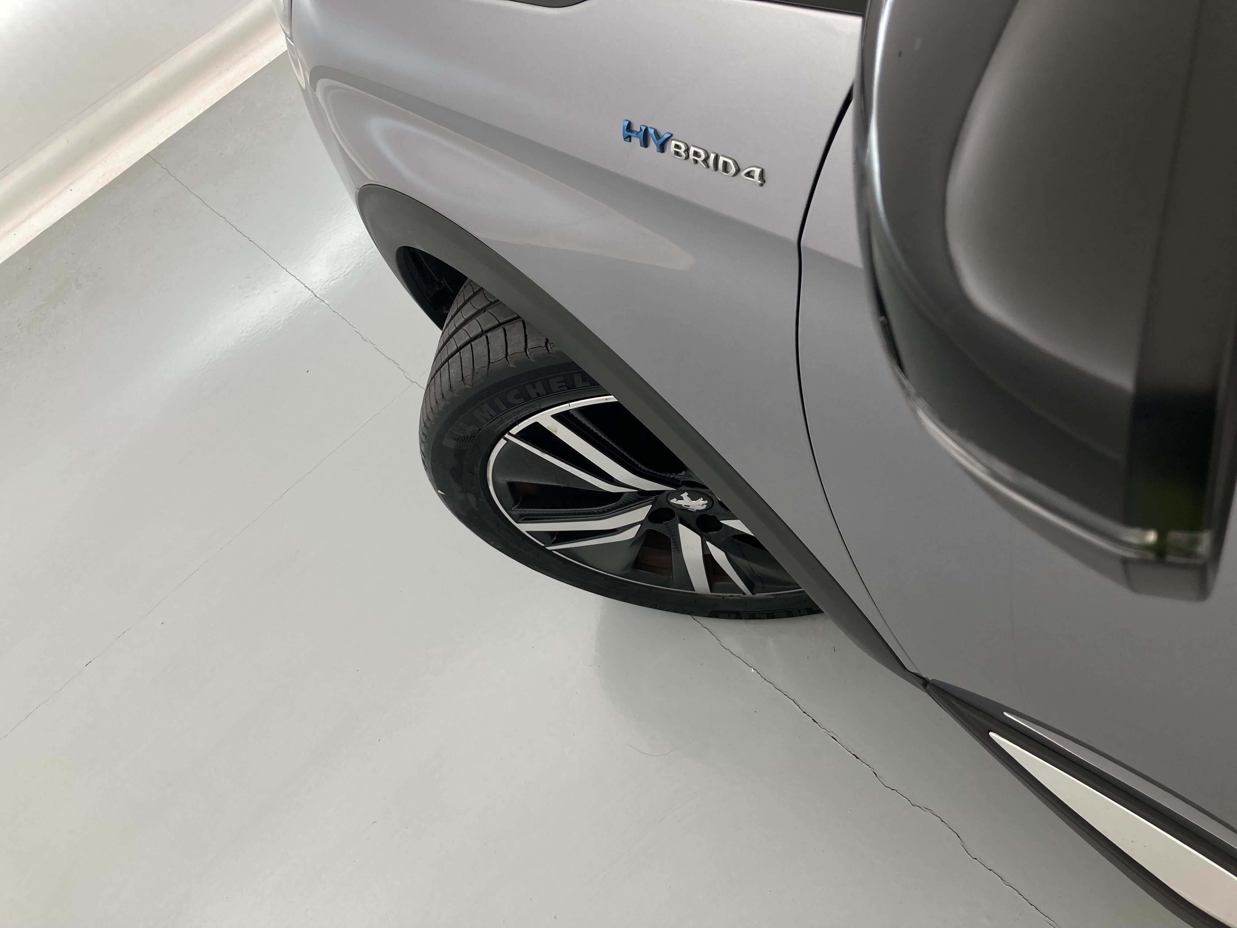 peugeot 3008 gt pack 1.6 HYBRID 300 EAT PHEV 2022 gris artense / negro 32