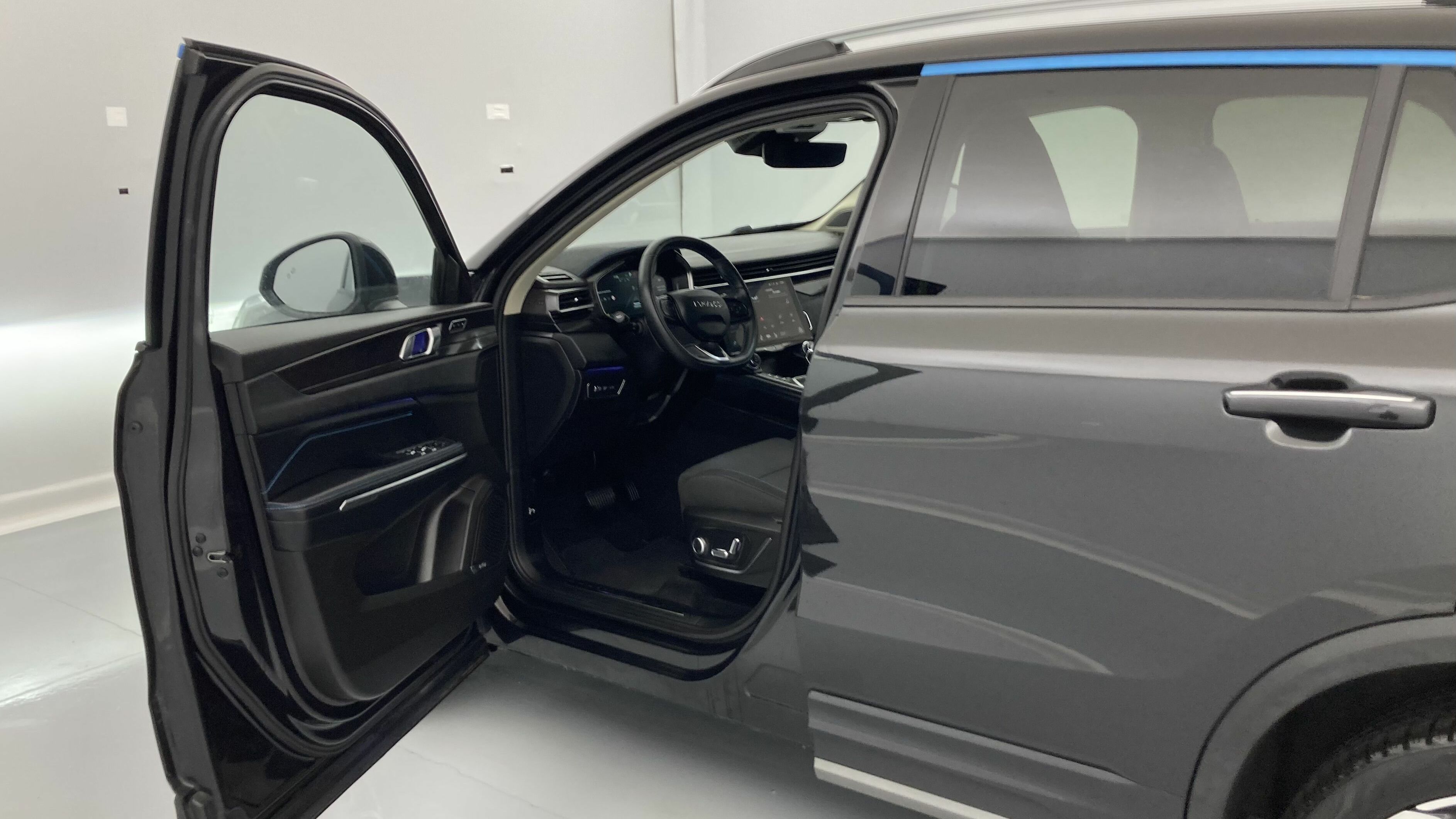 lynk&co 01 nv 1.5 PHEV 261 2022 black 11