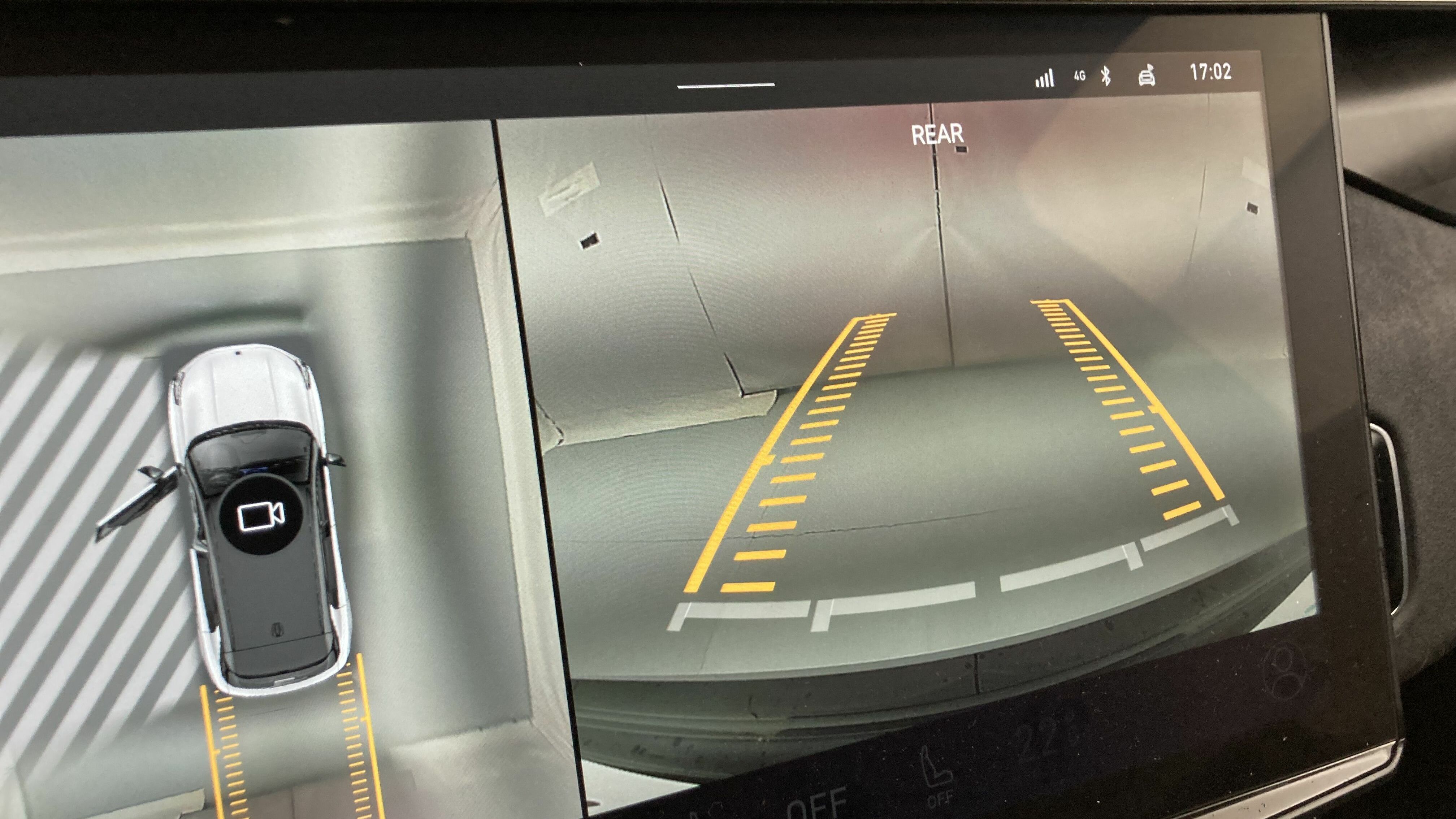 lynk&co 01 nv 1.5 PHEV 261 2022 black 16