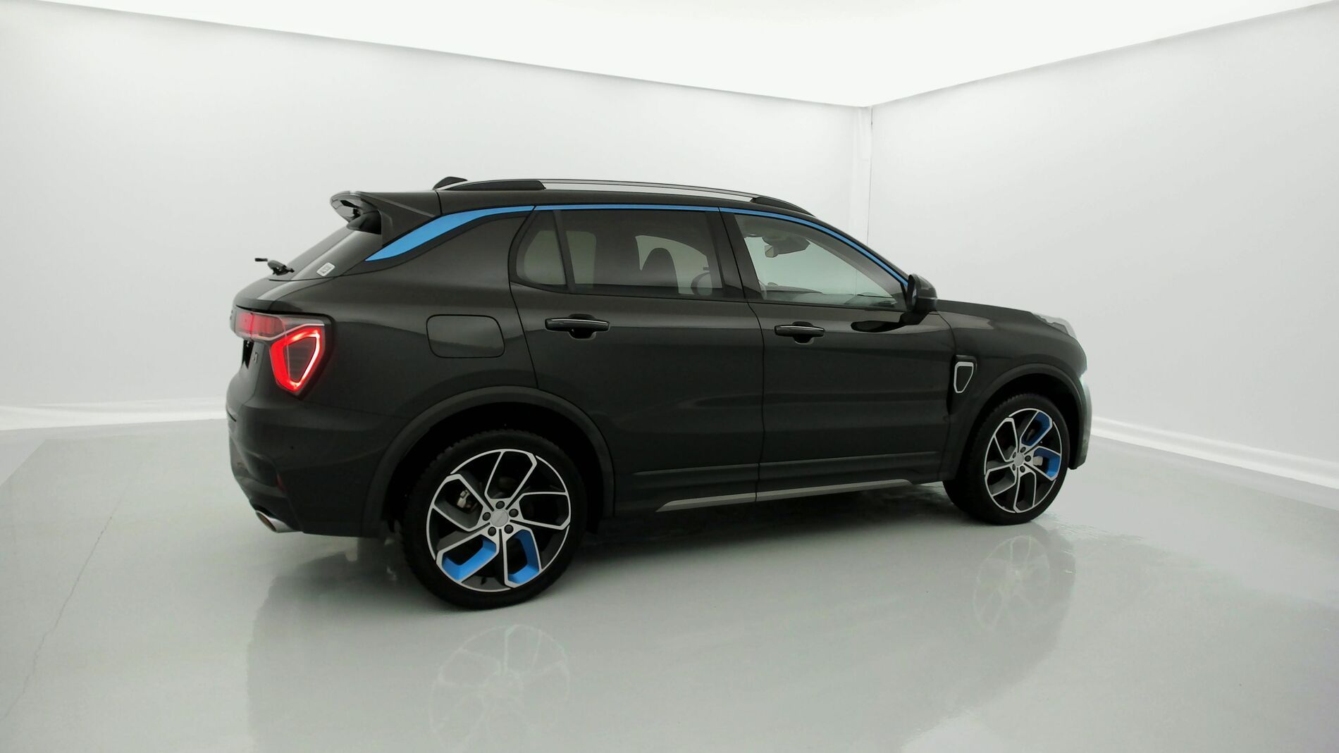 lynk&co 01 nv 1.5 PHEV 261 2022 black 10