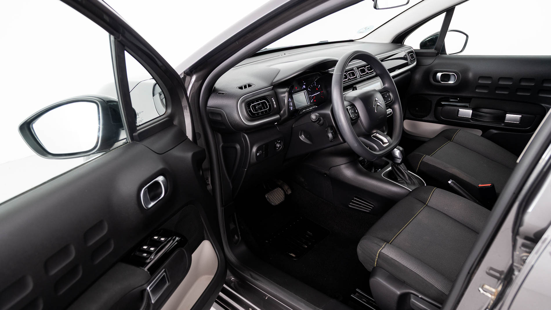 citroen c3 origin max 1.2 PURETECH 83 2024 gris platino / negro 13