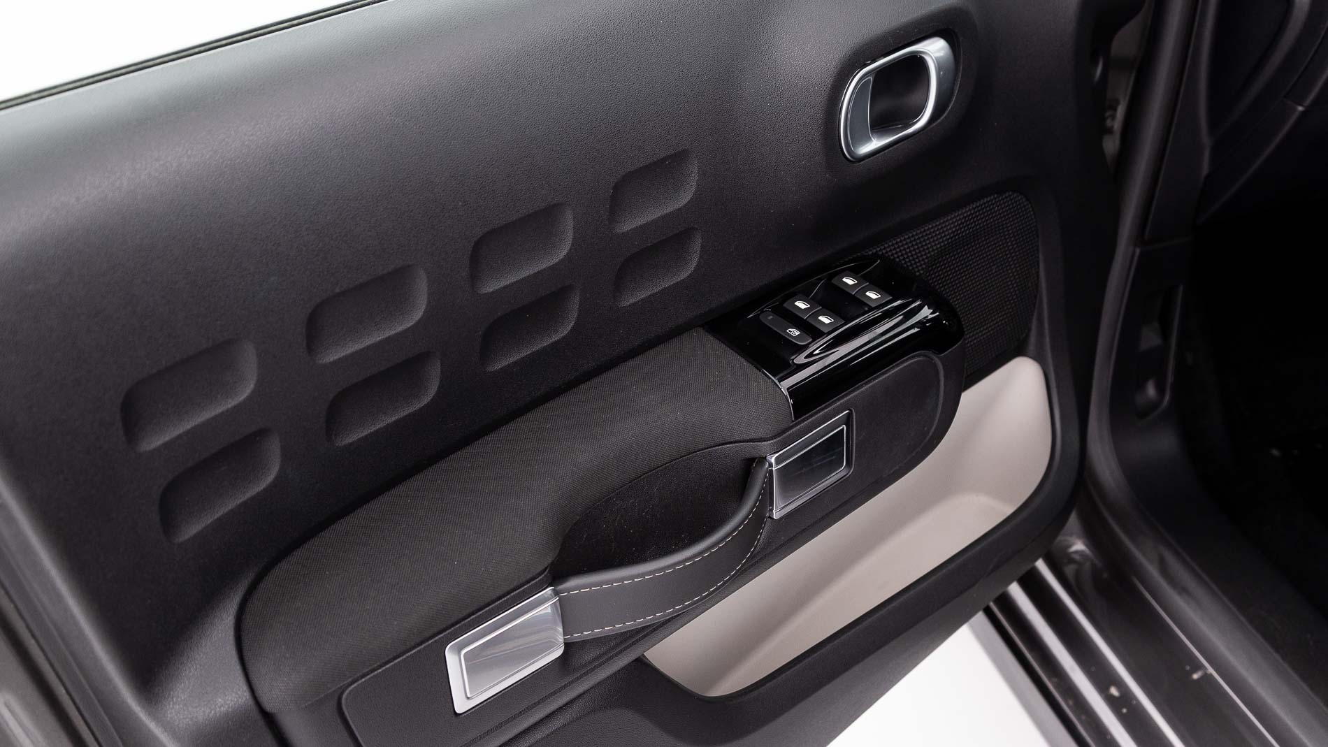 citroen c3 origin max 1.2 PURETECH 83 2024 gris platino / negro 18