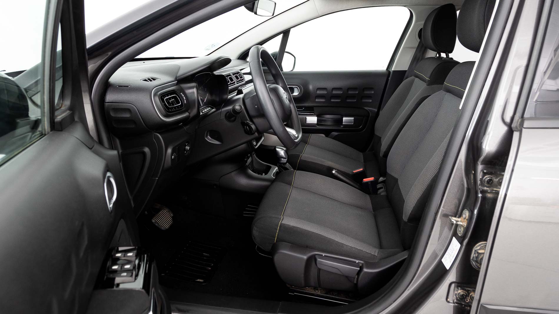 citroen c3 origin max 1.2 PURETECH 83 2024 gris platino / negro 19