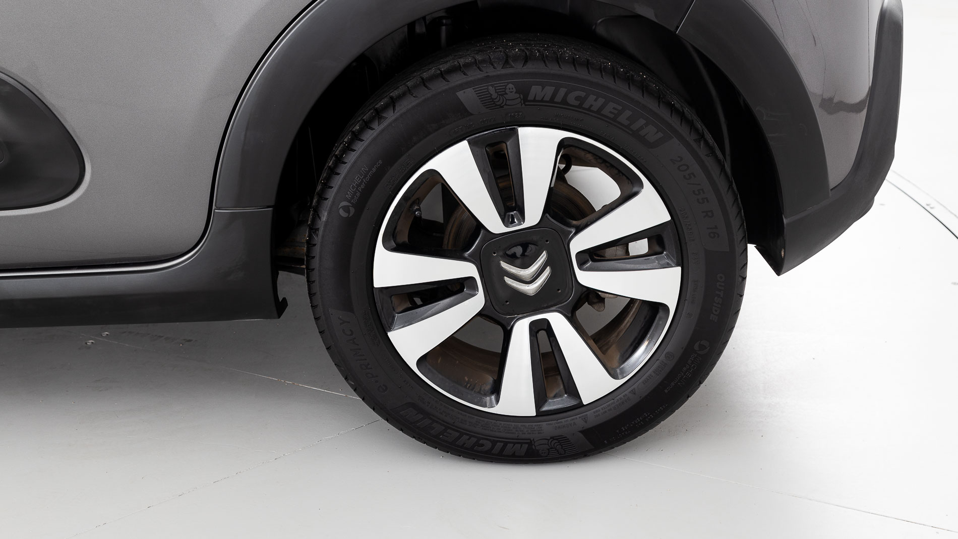 citroen c3 origin max 1.2 PURETECH 83 2024 gris platino / negro 23