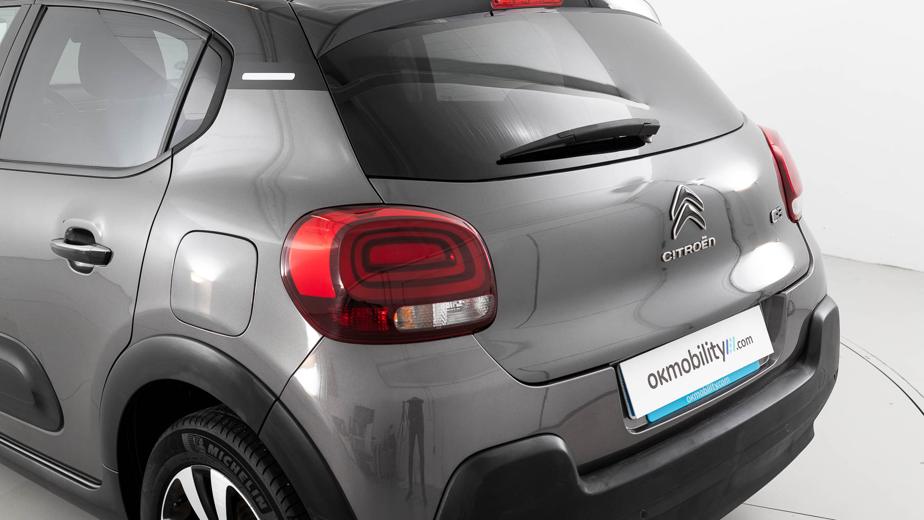 citroen c3 origin max 1.2 PURETECH 83 2024 gris platino / negro 33