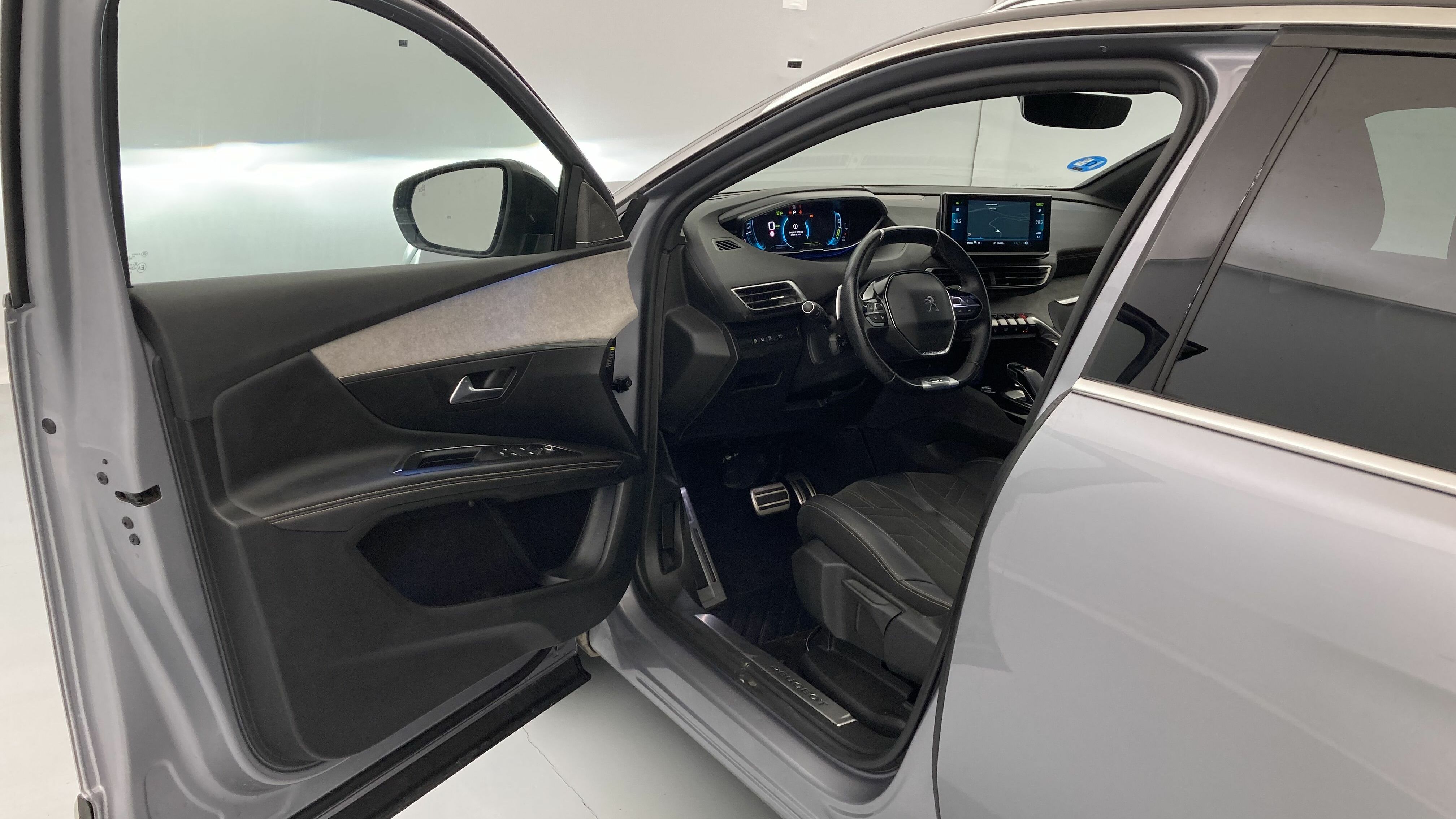 peugeot 3008 gt pack 1.6 HYBRID 300 EAT PHEV 2022 gris artense / negro 12