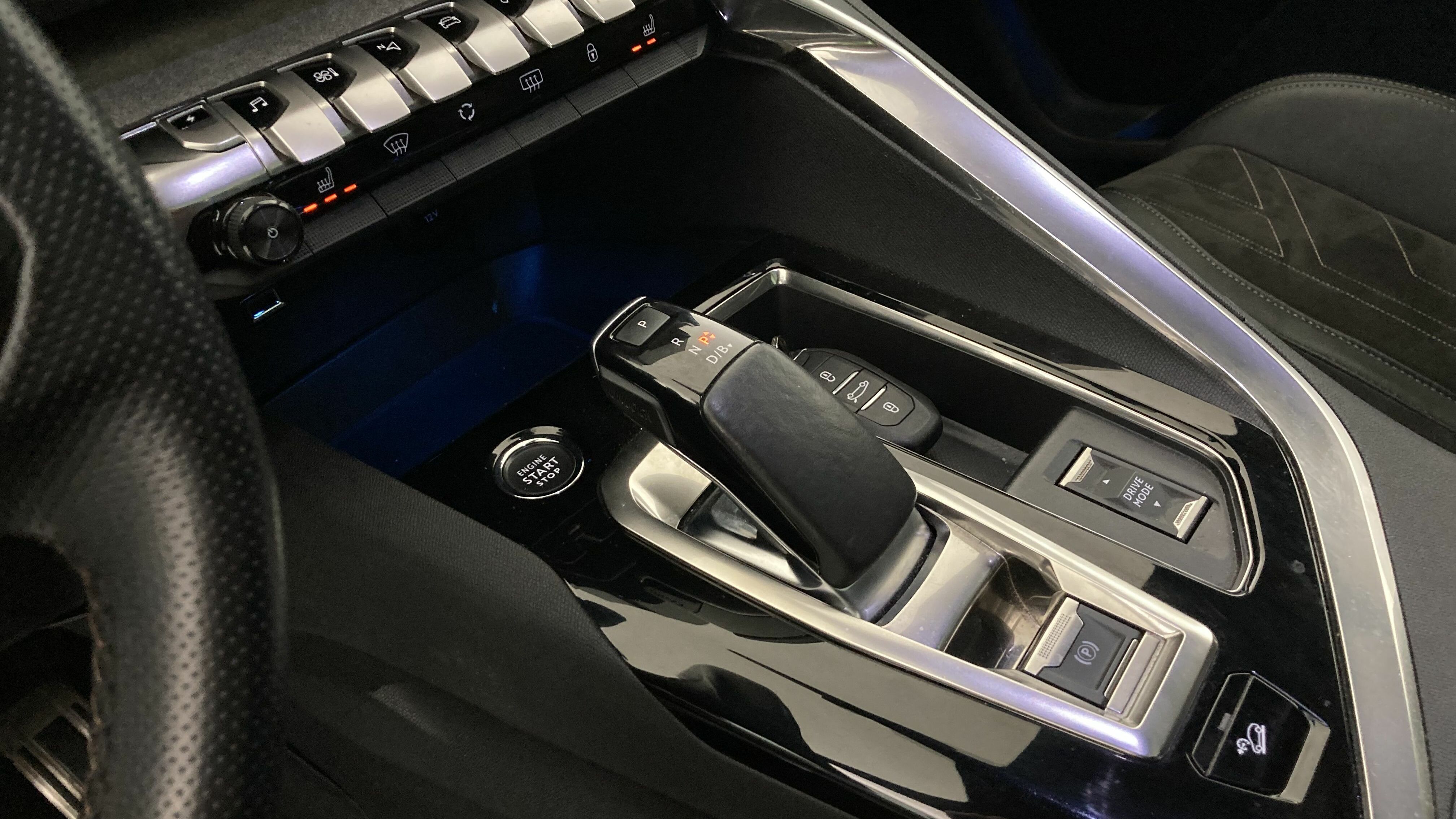 peugeot 3008 gt pack 1.6 HYBRID 300 EAT PHEV 2022 gris artense / negro 19