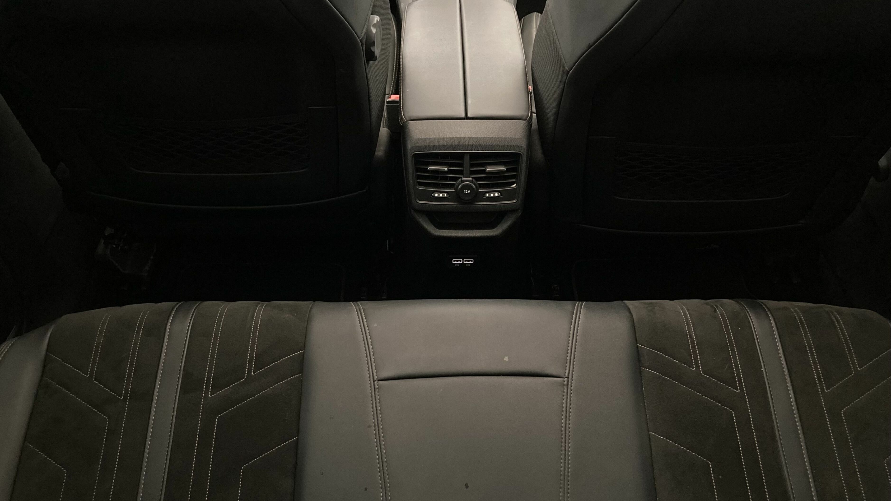 peugeot 3008 gt pack 1.6 HYBRID 300 EAT PHEV 2022 gris artense / negro 21