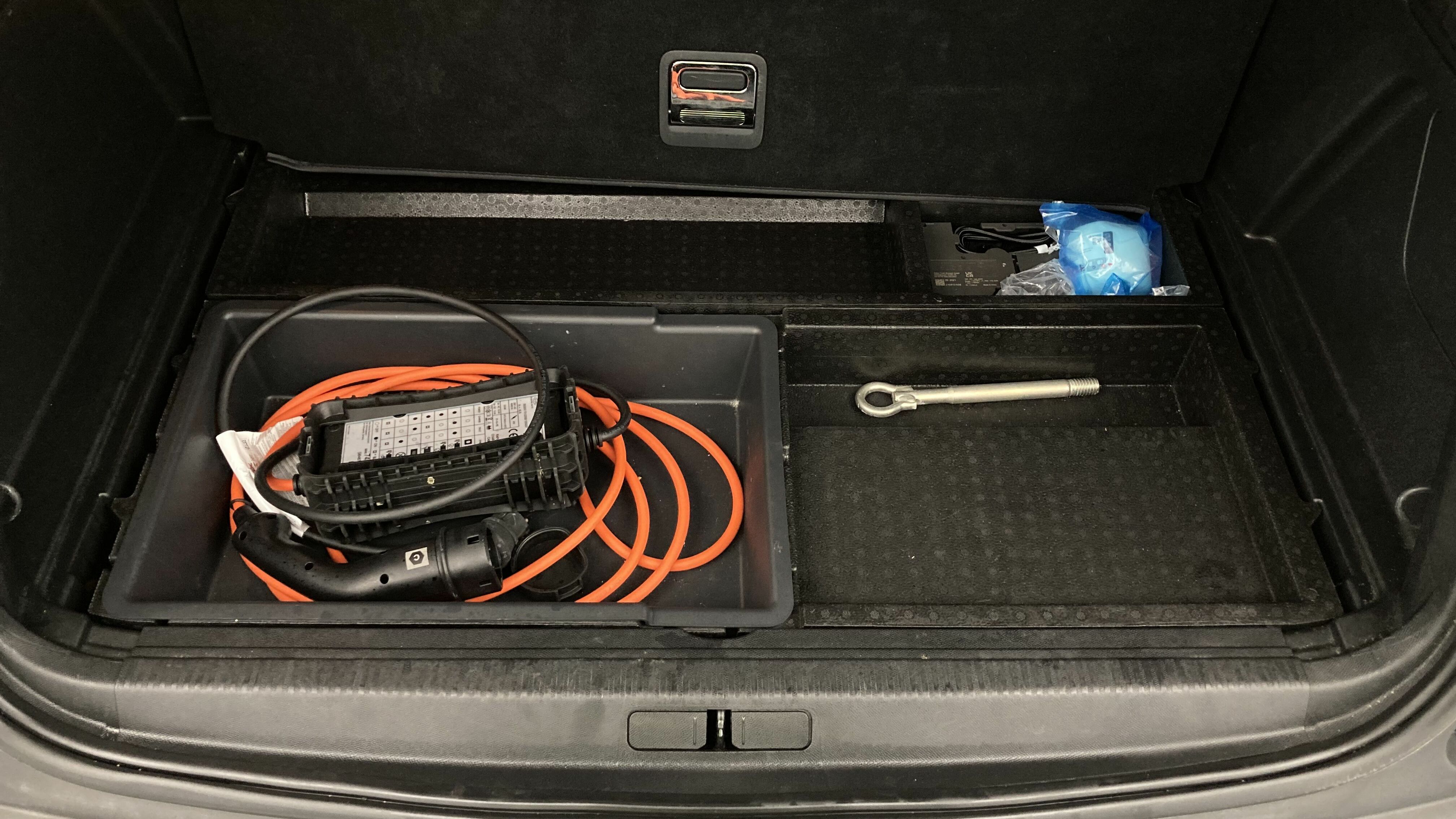 peugeot 3008 gt pack 1.6 HYBRID 300 EAT PHEV 2022 gris artense / negro 22