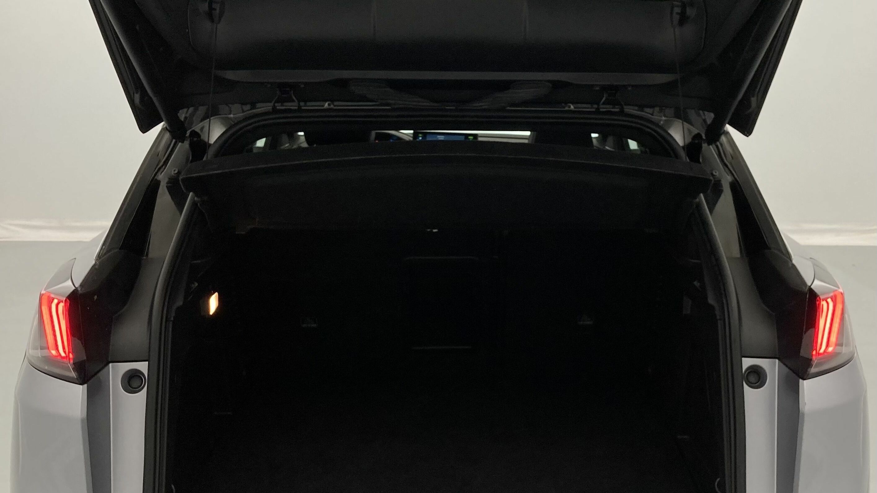 peugeot 3008 gt pack 1.6 HYBRID 300 EAT PHEV 2022 gris artense / negro 23