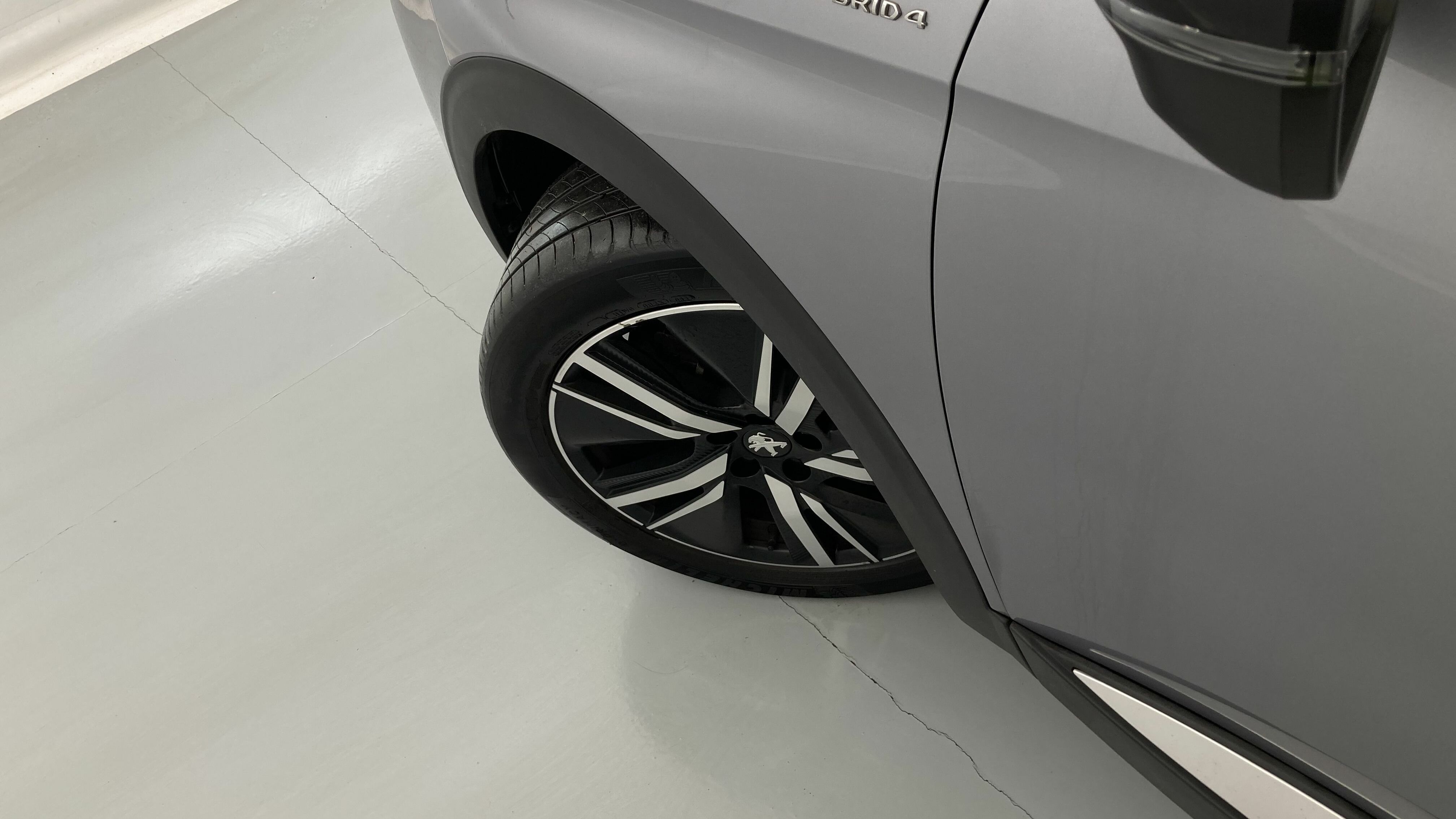 peugeot 3008 gt pack 1.6 HYBRID 300 EAT PHEV 2022 gris artense / negro 27