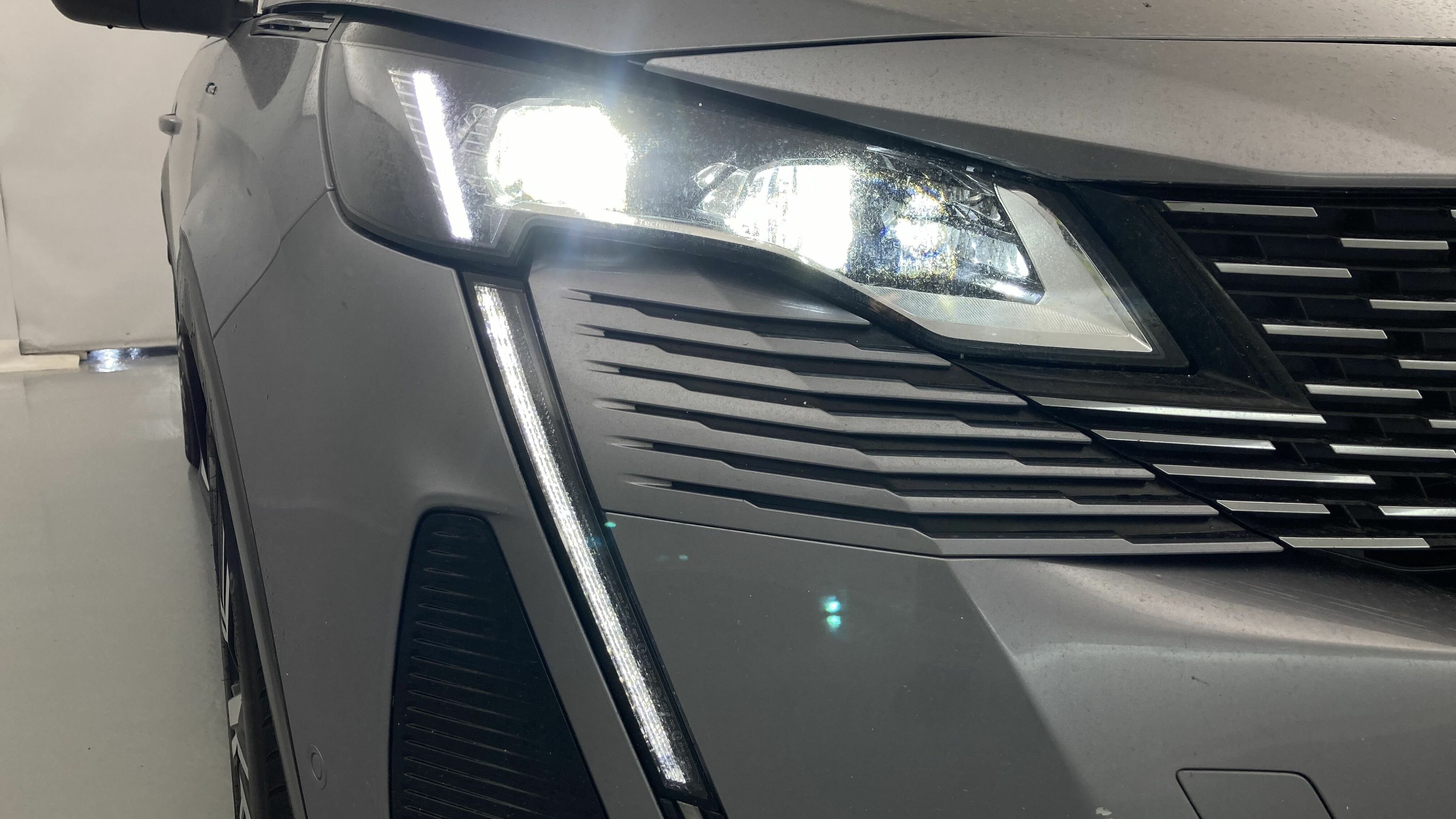 peugeot 3008 gt pack 1.6 HYBRID 300 EAT PHEV 2022 gris artense / negro 28