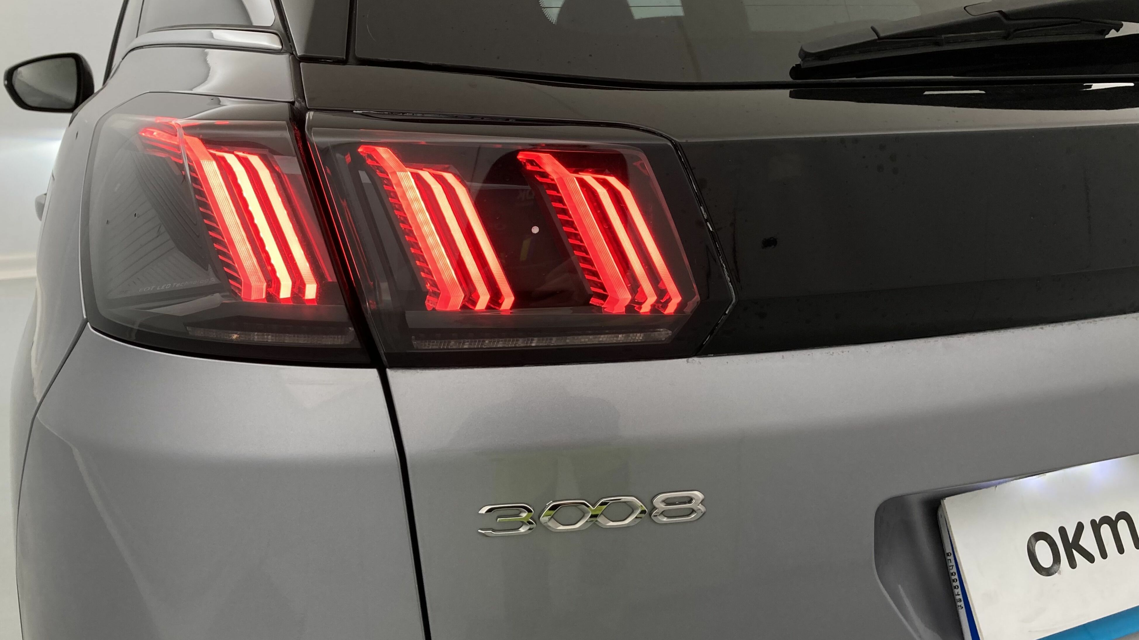 peugeot 3008 gt pack 1.6 HYBRID 300 EAT PHEV 2022 gris artense / negro 29