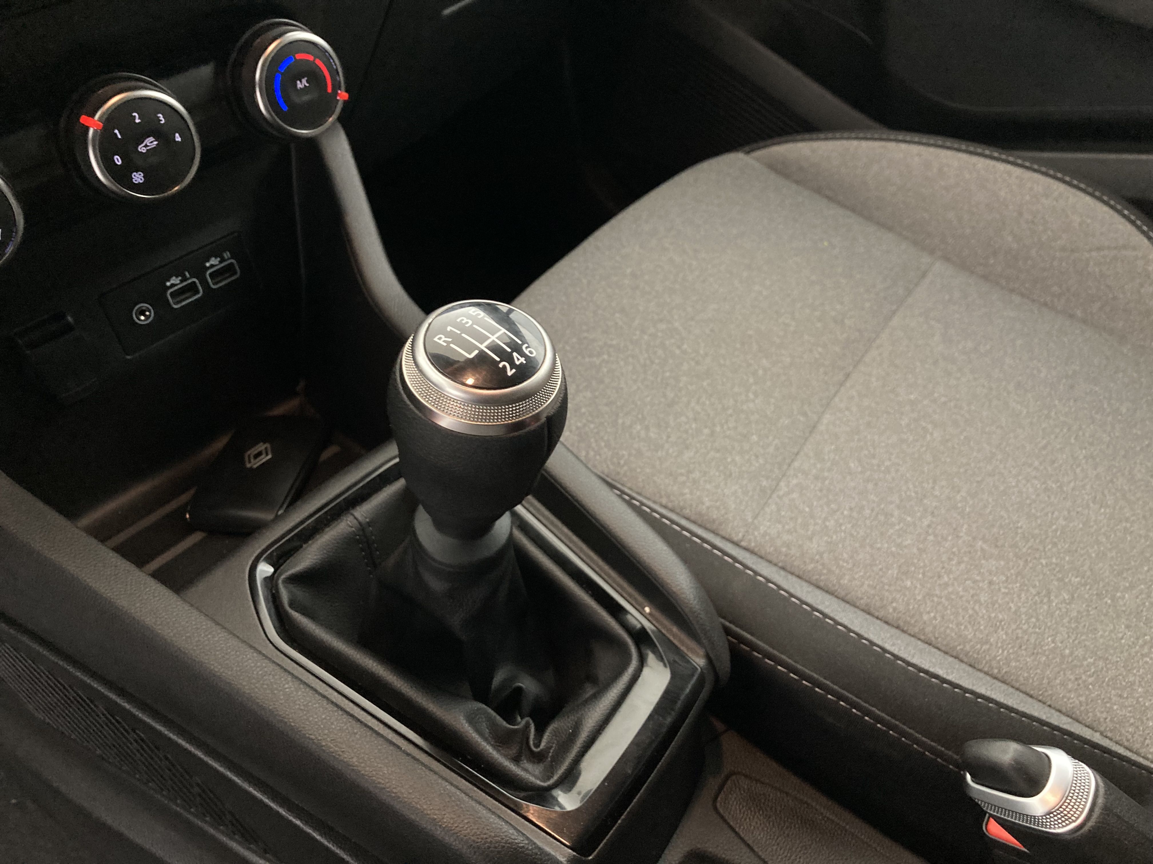 renault clio evolution 1.5 DCI 100 2025 rojo deseo 12