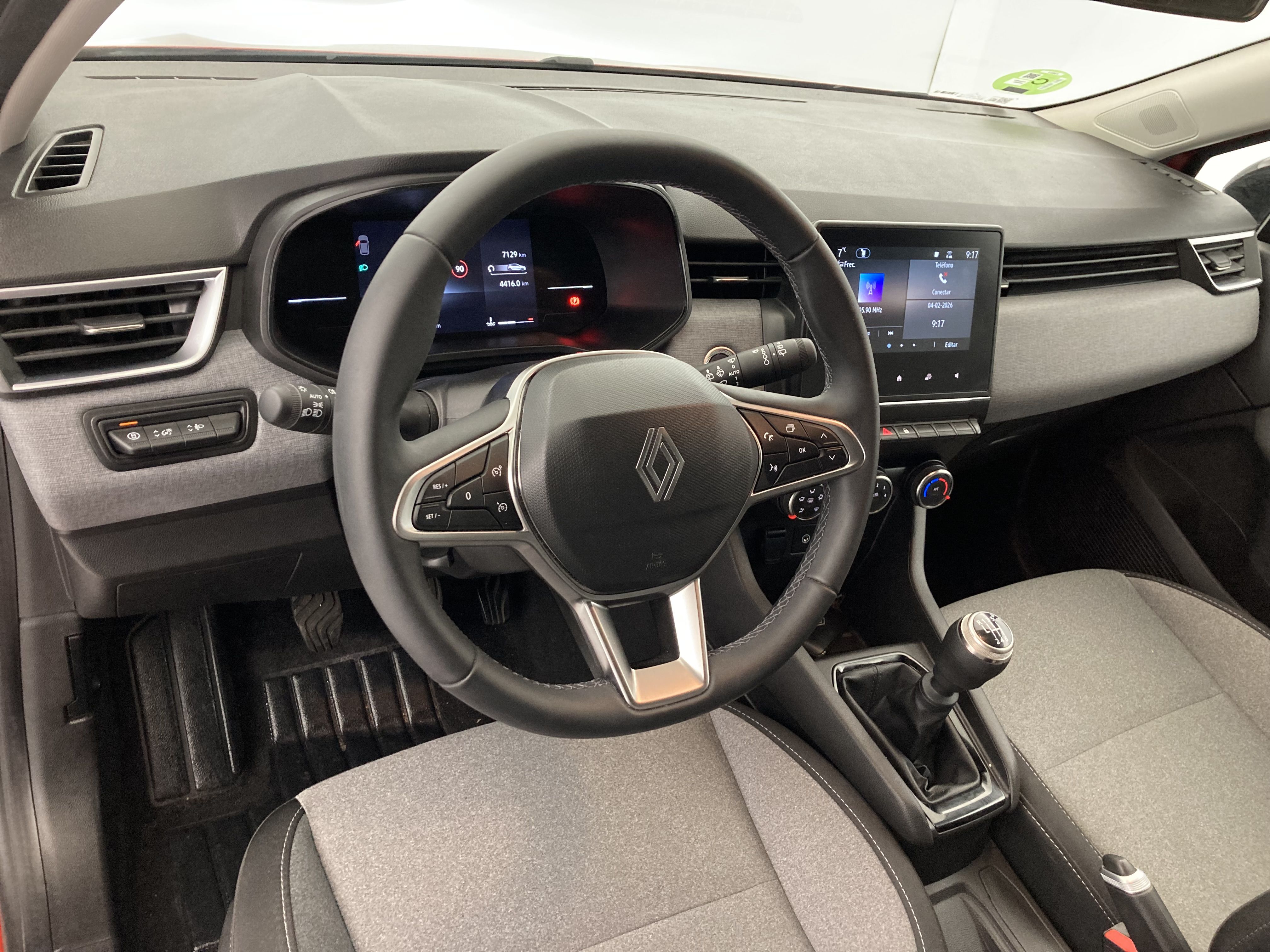 renault clio evolution 1.5 DCI 100 2025 rojo deseo 15