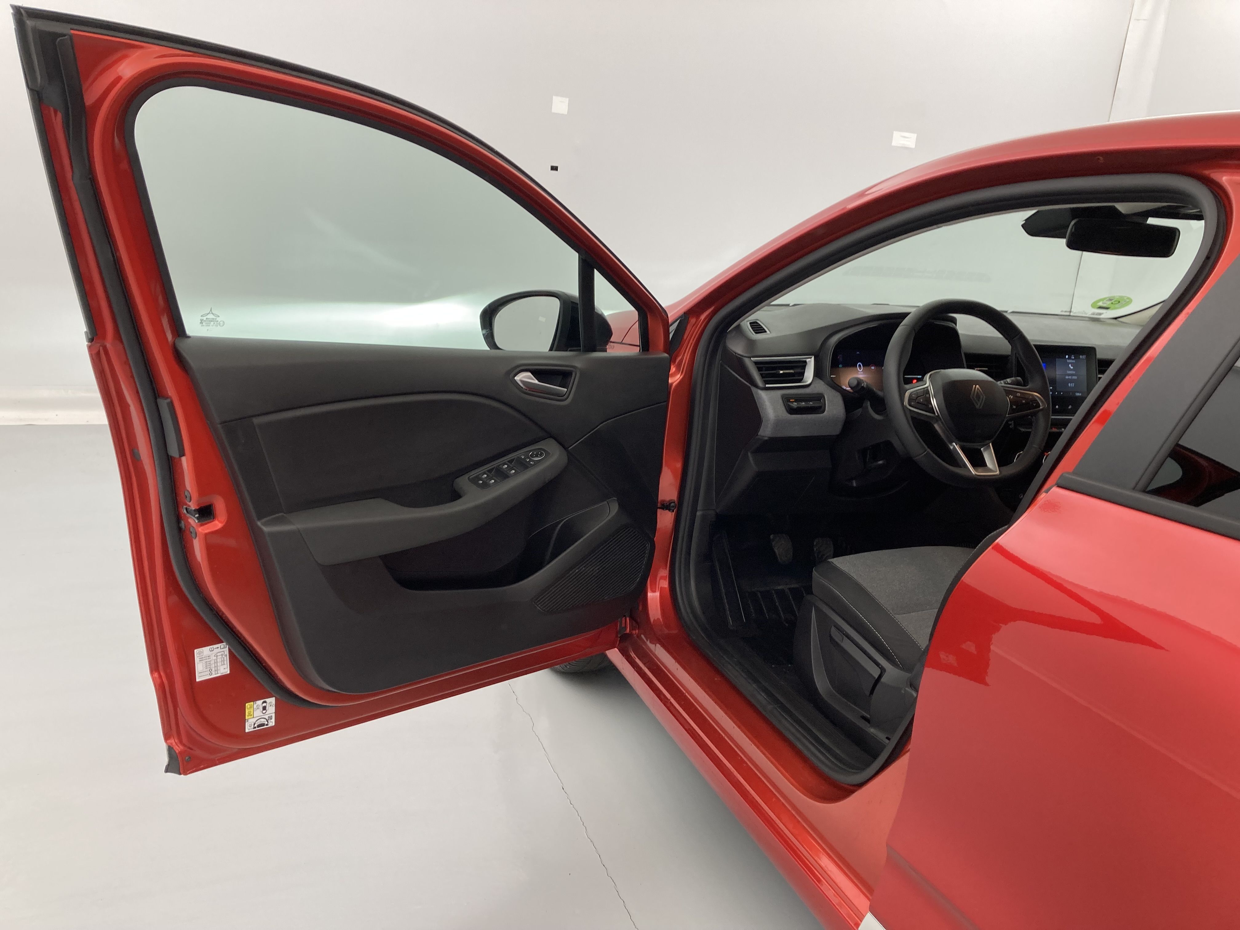 renault clio evolution 1.5 DCI 100 2025 rojo deseo 16