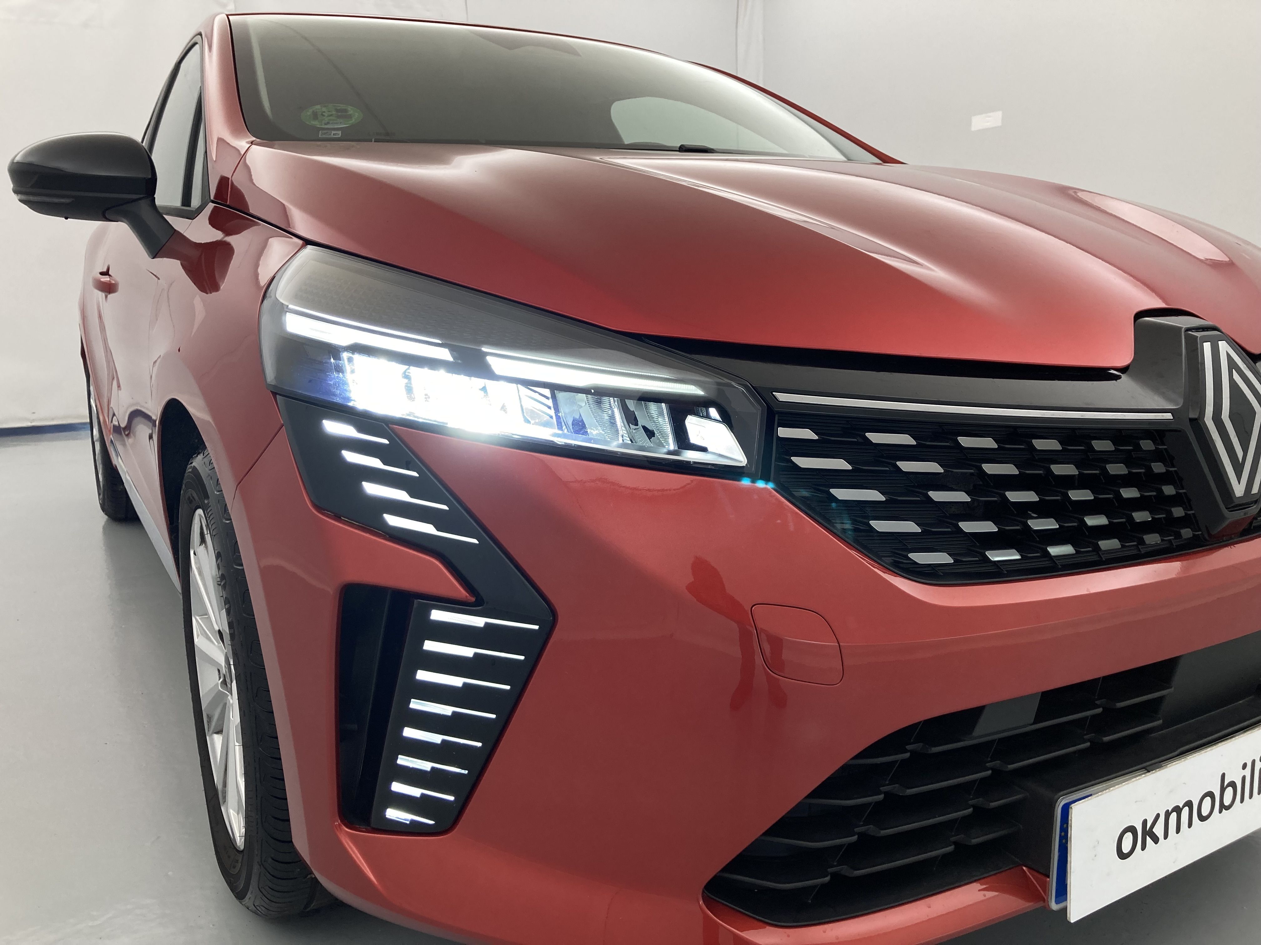 renault clio evolution 1.5 DCI 100 2025 rojo deseo 20