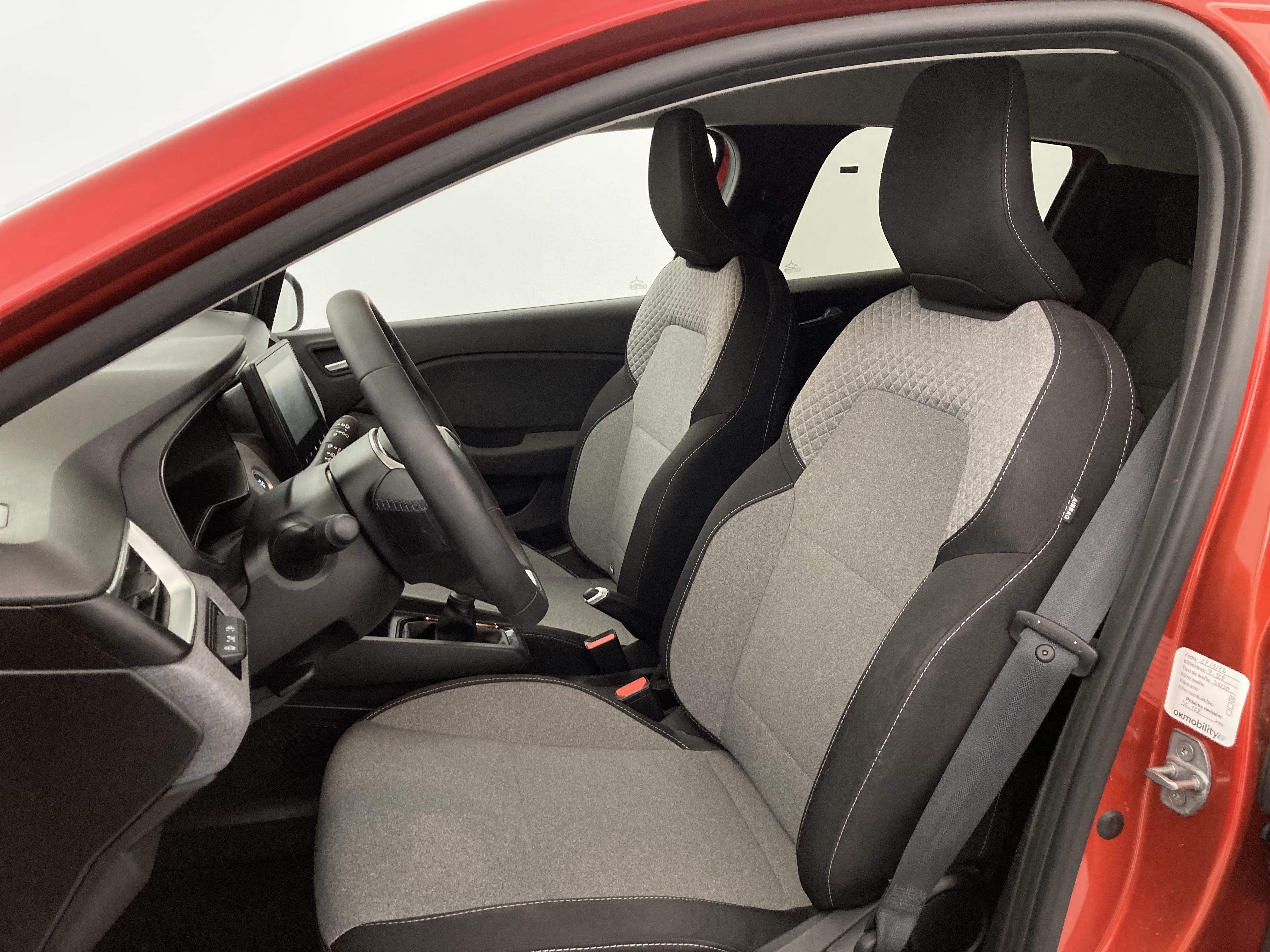 renault clio evolution 1.5 DCI 100 2025 rojo deseo 22