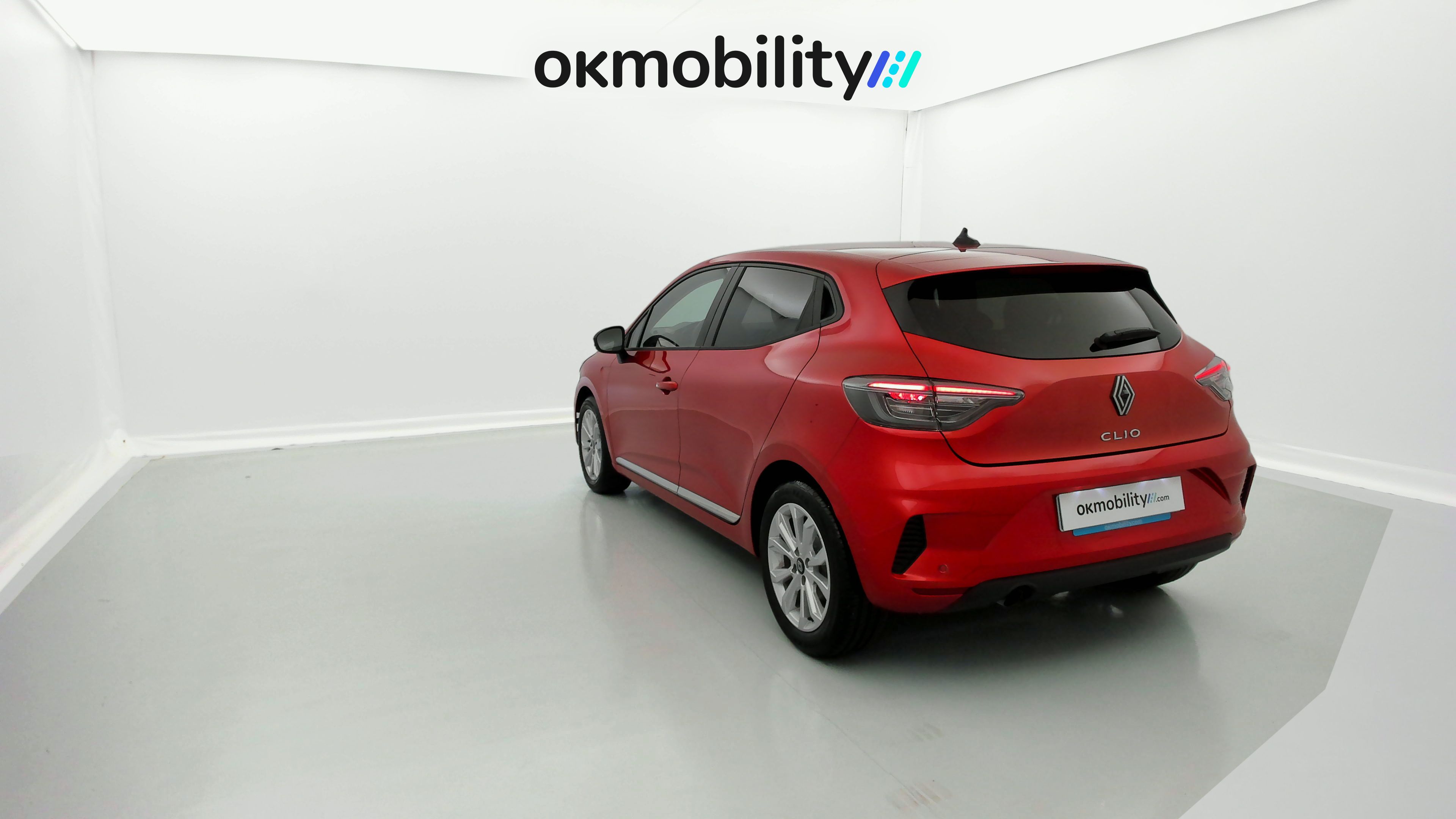 renault clio evolution 1.5 DCI 100 2025 rojo deseo 9