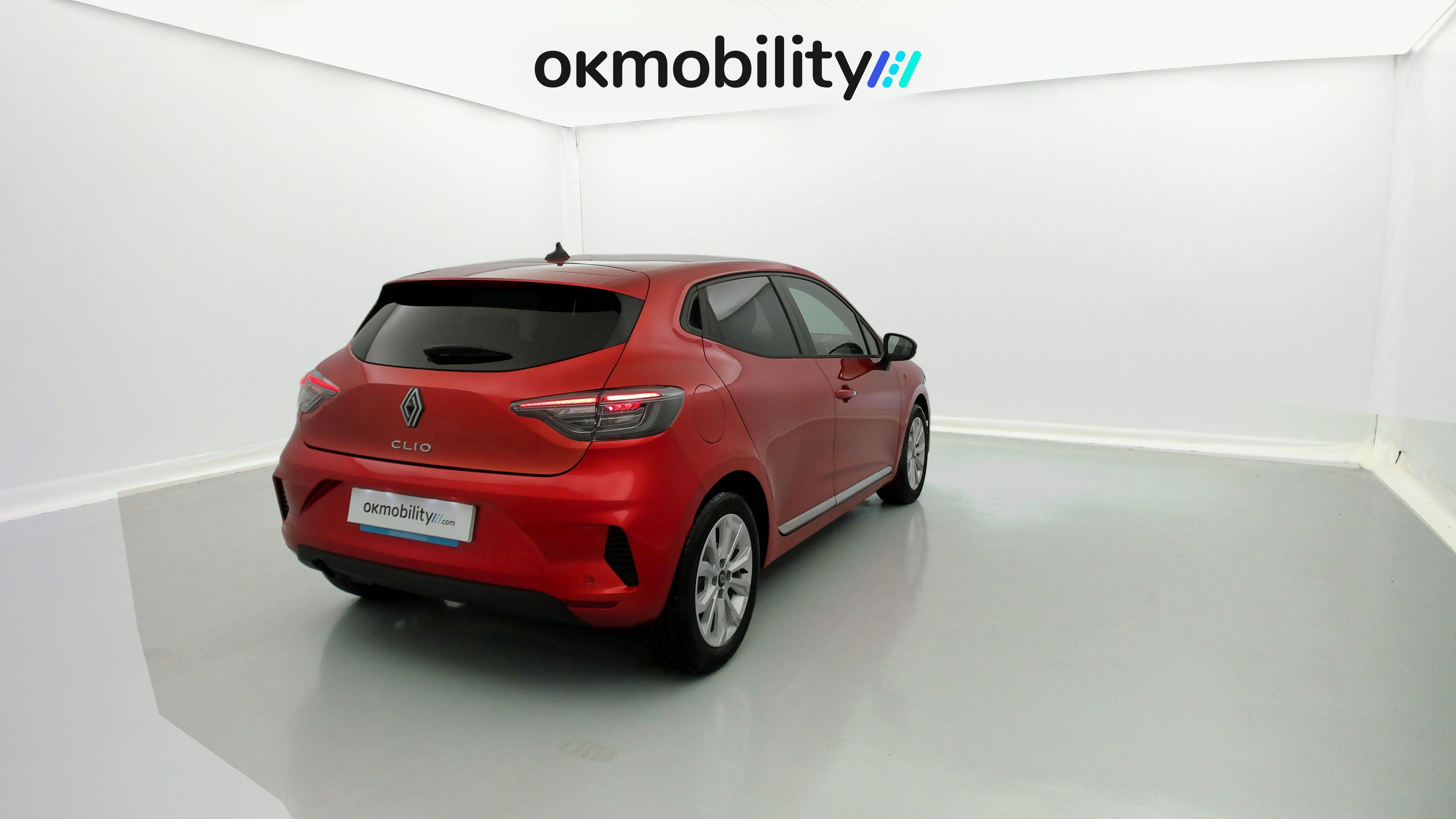 renault clio evolution 1.5 DCI 100 2025 rojo deseo 11