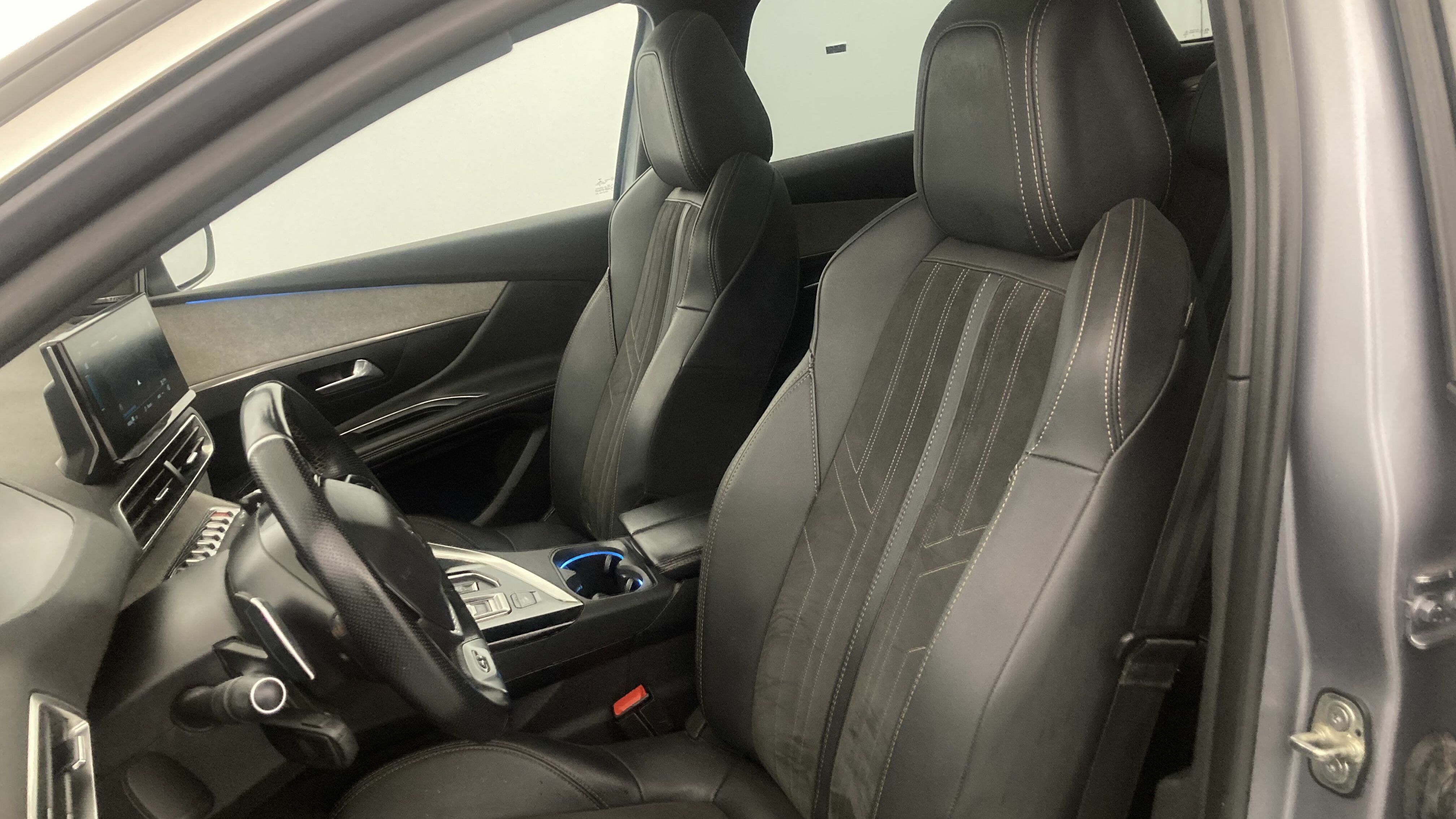 peugeot 3008 gt pack 1.6 HYBRID 300 EAT PHEV 2022 gris artense / negro 14