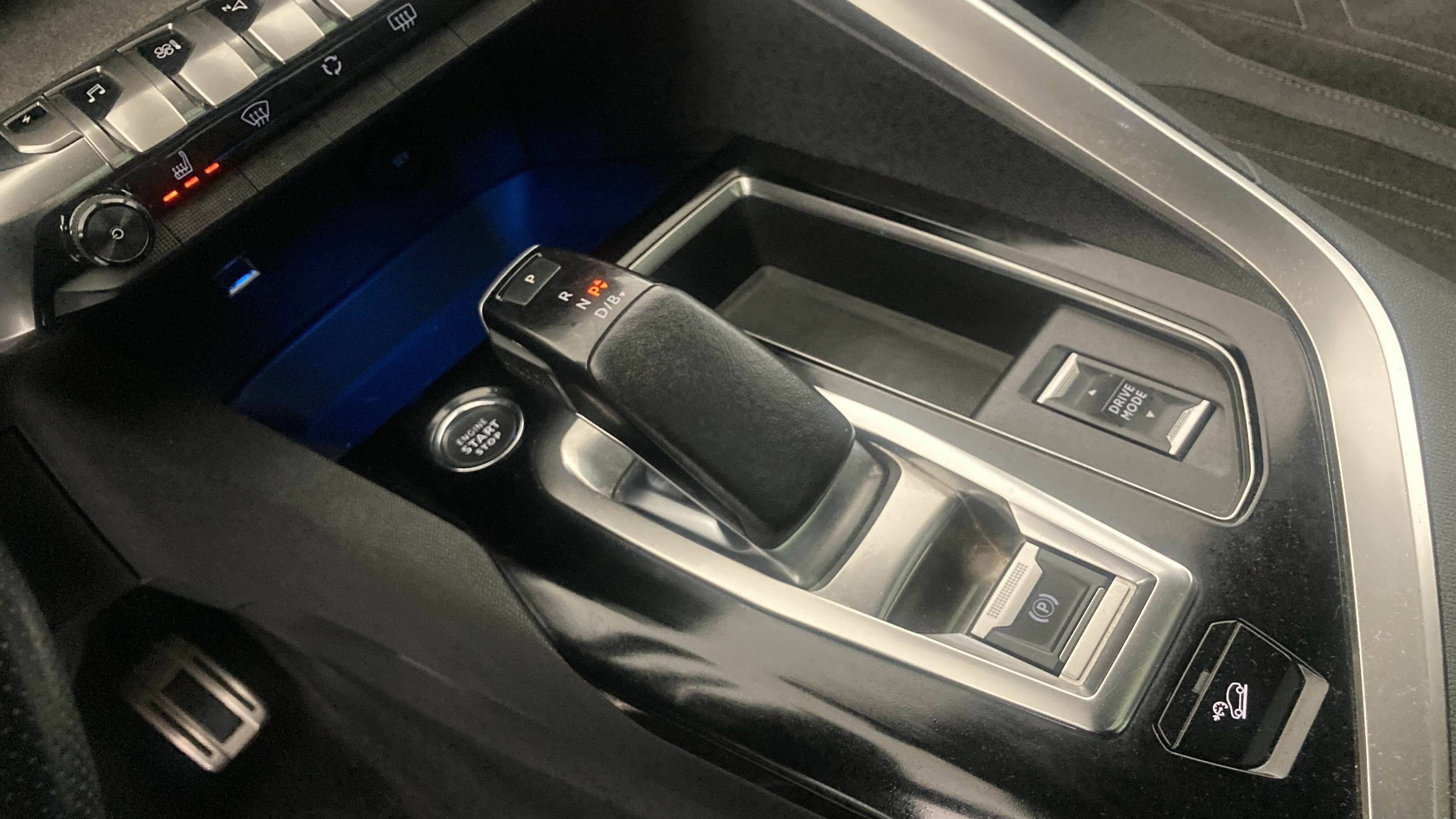 peugeot 3008 gt pack 1.6 HYBRID 300 EAT PHEV 2022 gris artense / negro 19