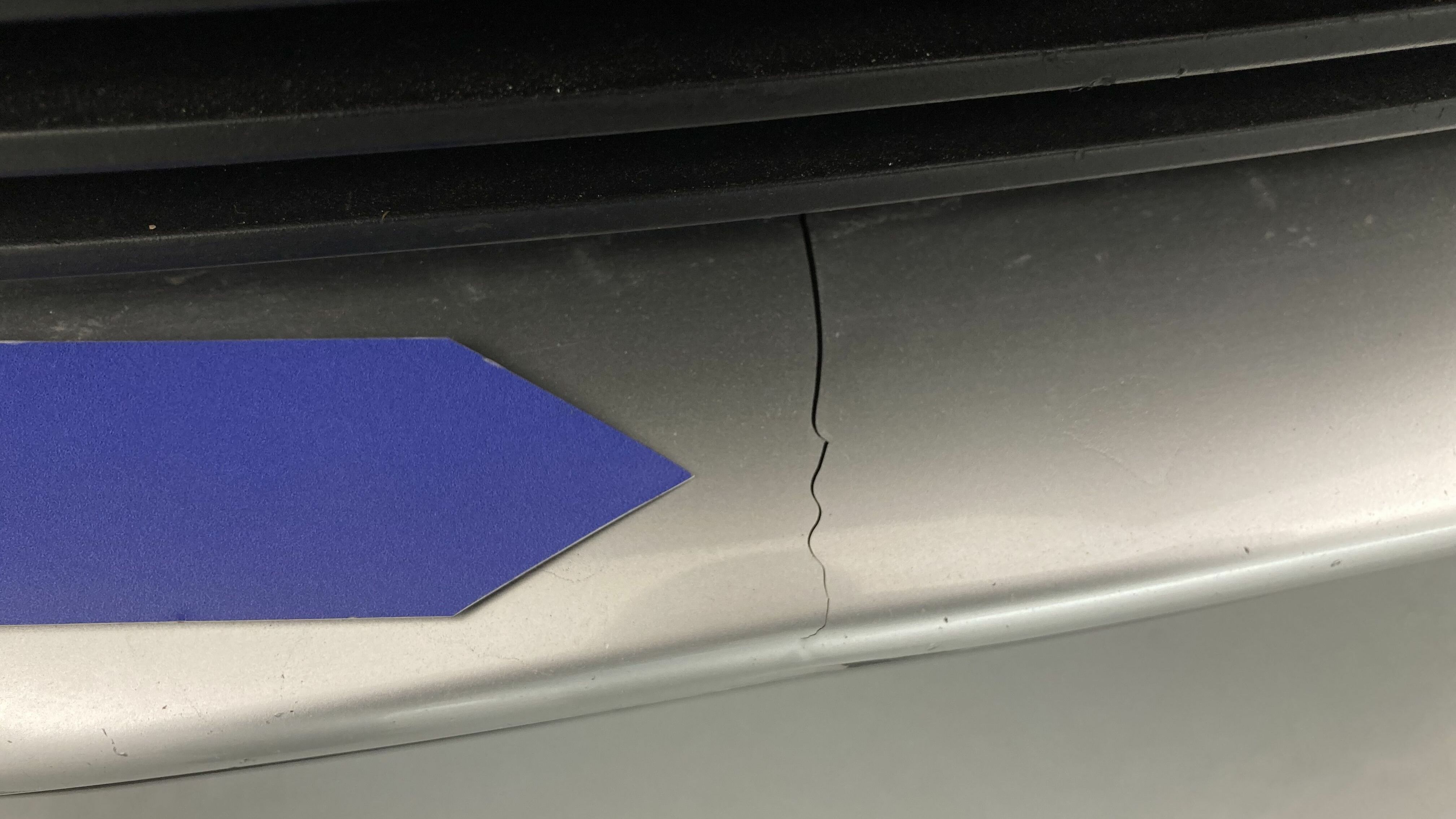 peugeot 3008 gt pack 1.6 HYBRID 300 EAT PHEV 2022 gris artense / negro 31